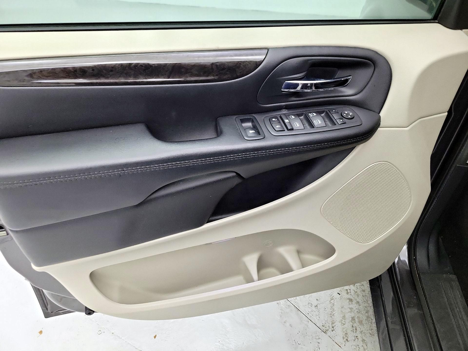 Thumbnail: 2020 Dodge Grand Caravan - 12