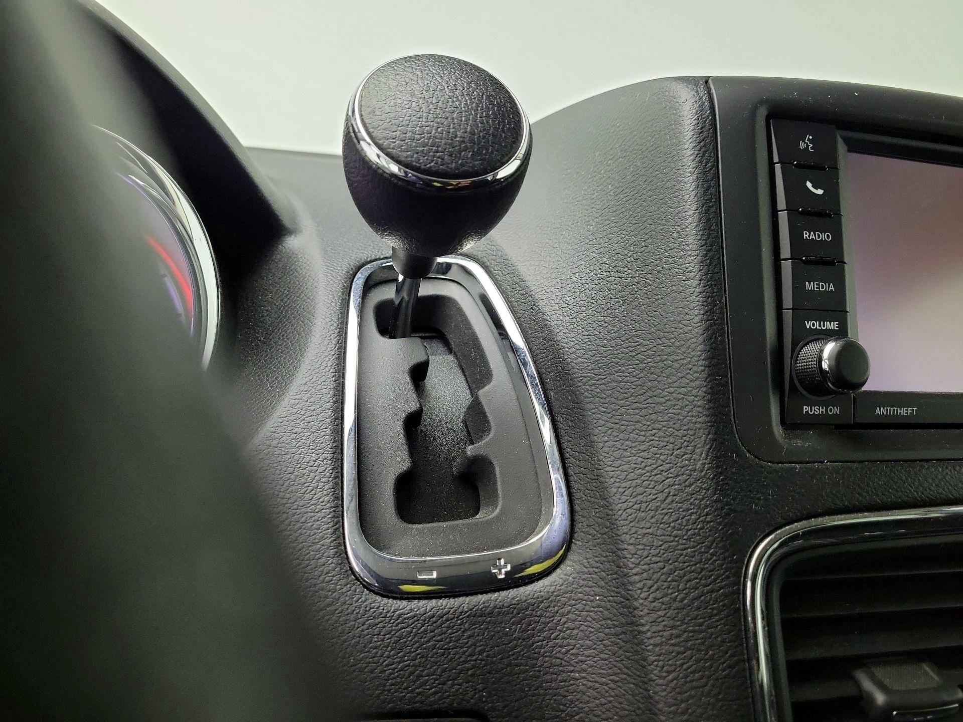 Thumbnail: 2020 Dodge Grand Caravan - 17