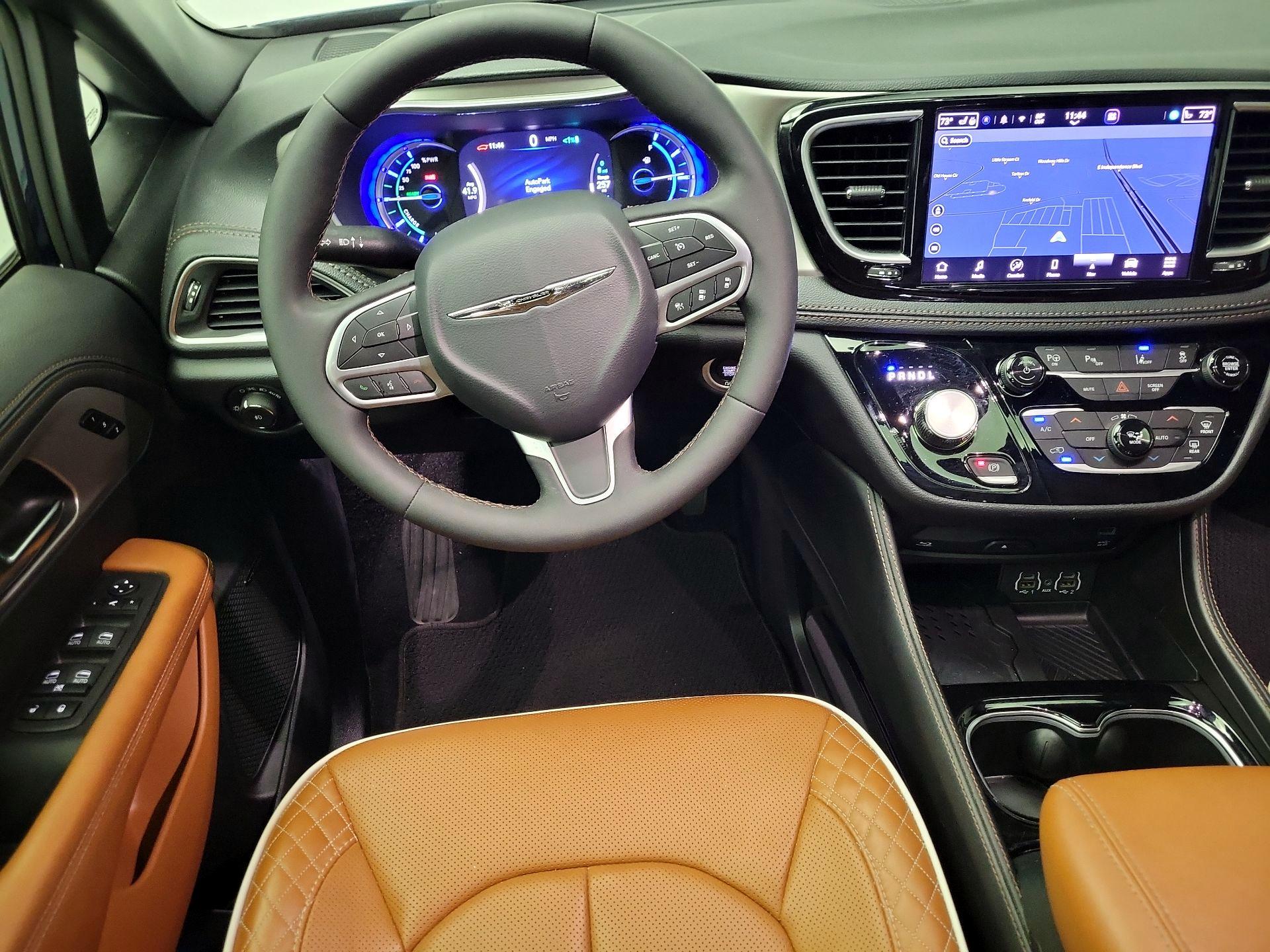 Thumbnail: 2025 Chrysler Pacifica - 10