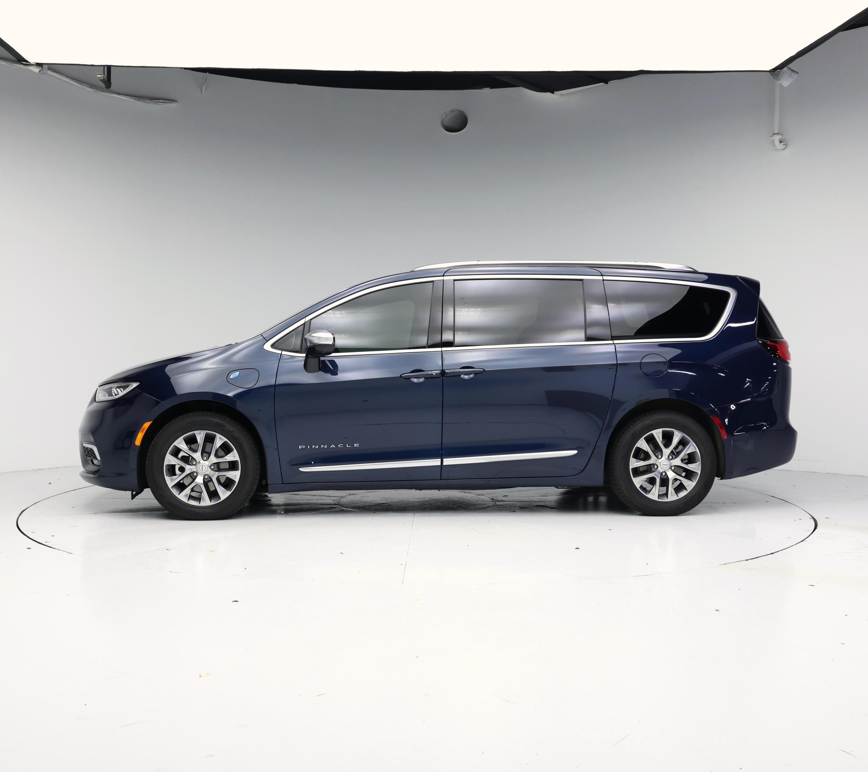 Thumbnail: 2025 Chrysler Pacifica - 3