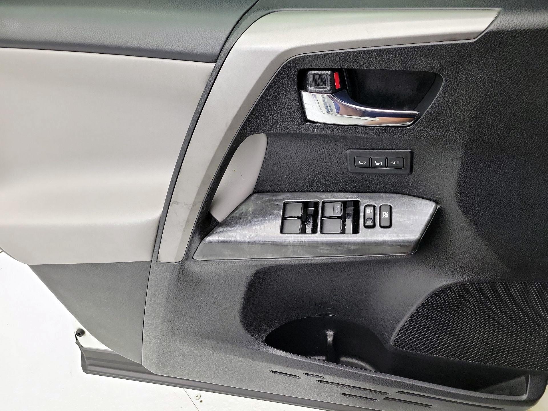 Thumbnail: 2017 Toyota RAV4 - 12