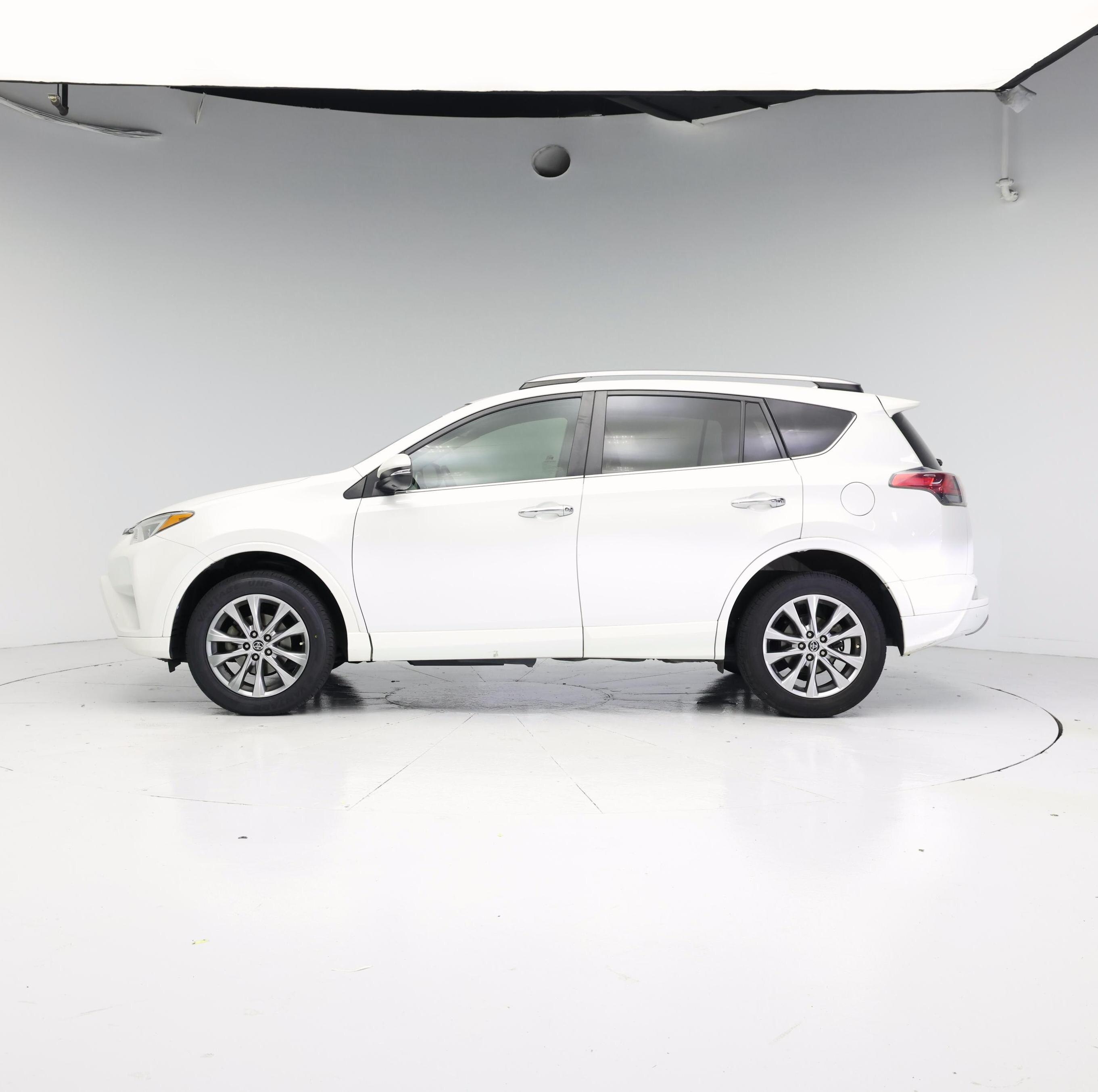 Thumbnail: 2017 Toyota RAV4 - 3