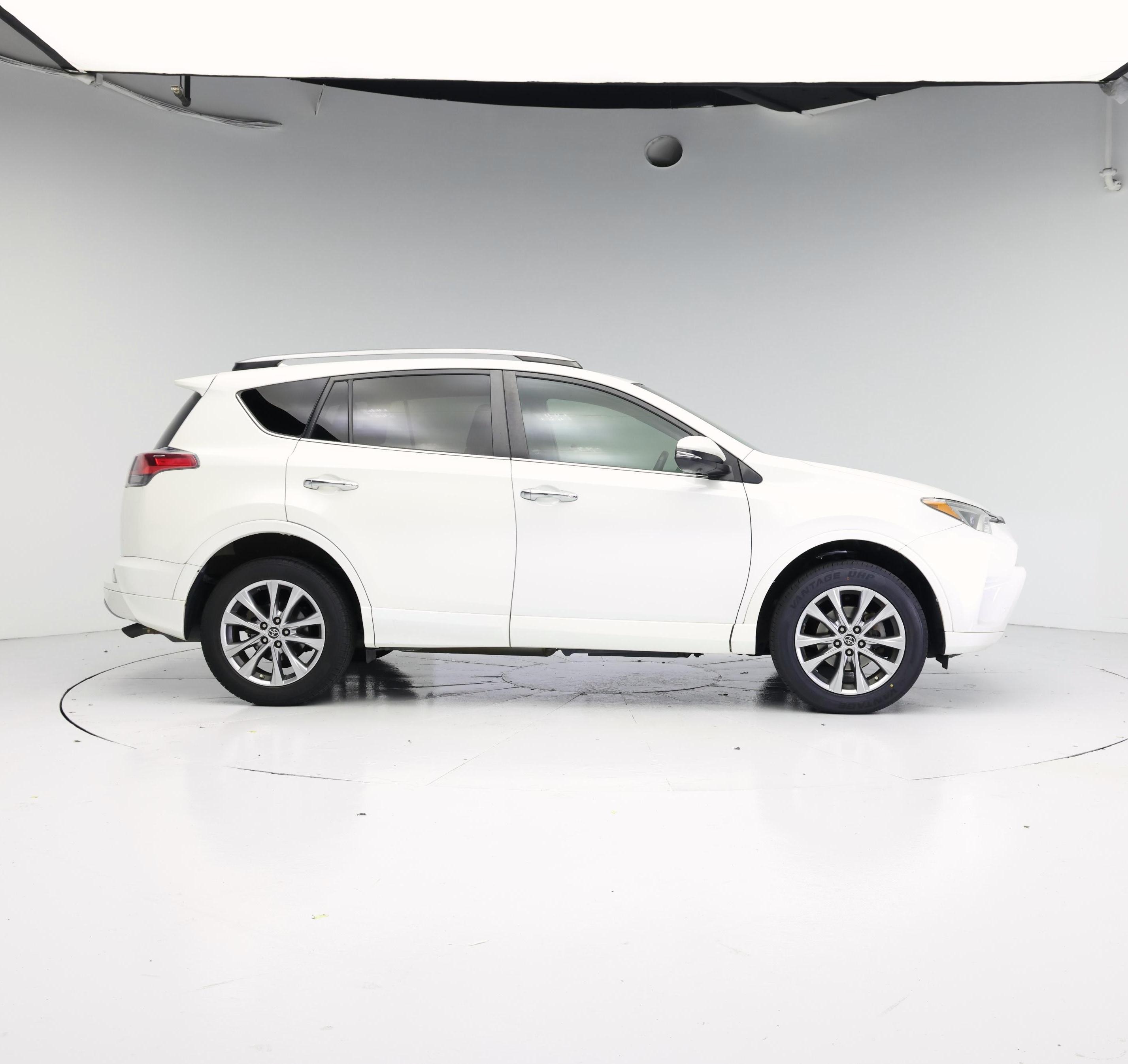 Thumbnail: 2017 Toyota RAV4 - 7