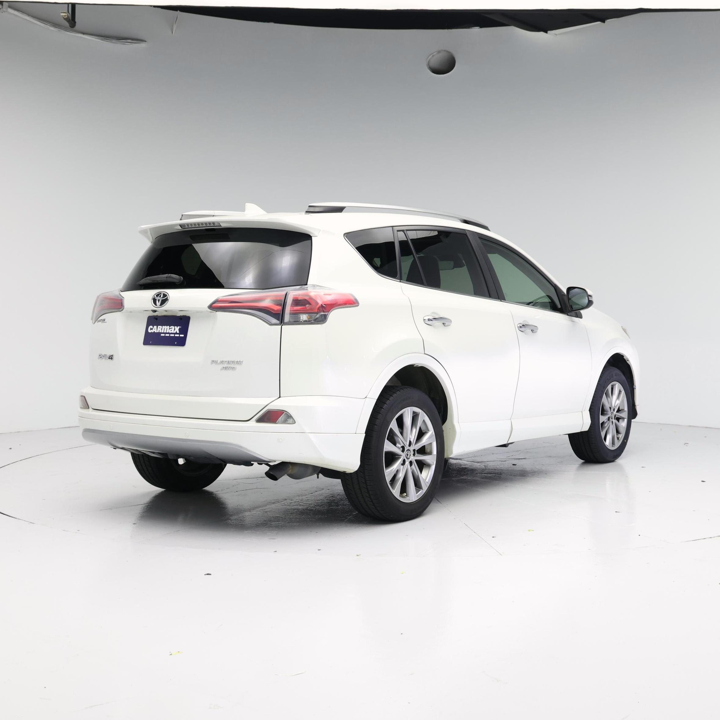 Thumbnail: 2017 Toyota RAV4 - 8