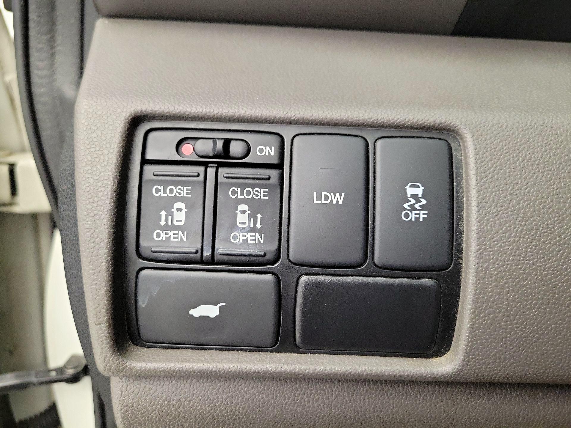 Thumbnail: 2016 Honda Odyssey - 13