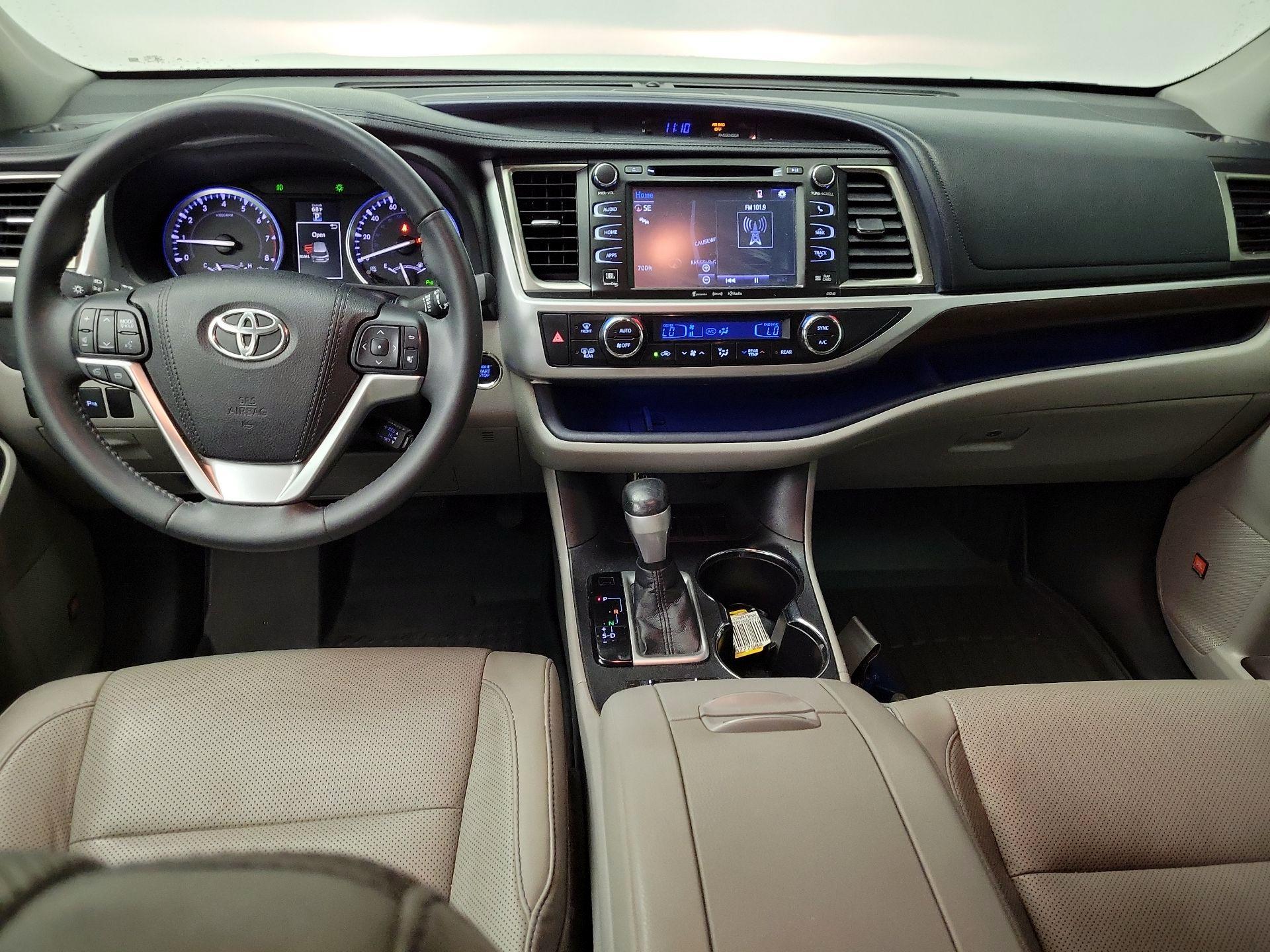 Thumbnail: 2016 Toyota Highlander - 9