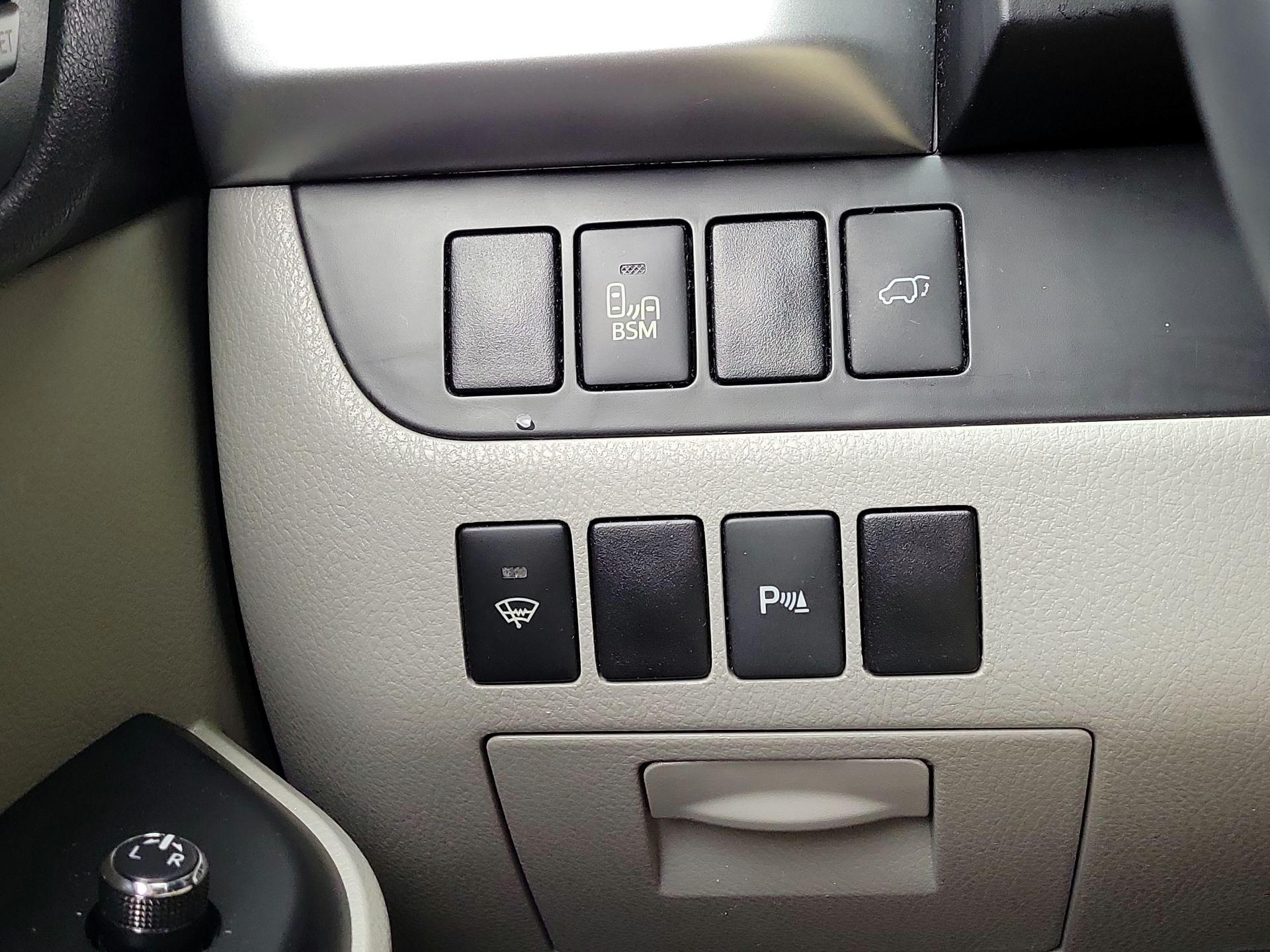 Thumbnail: 2016 Toyota Highlander - 13