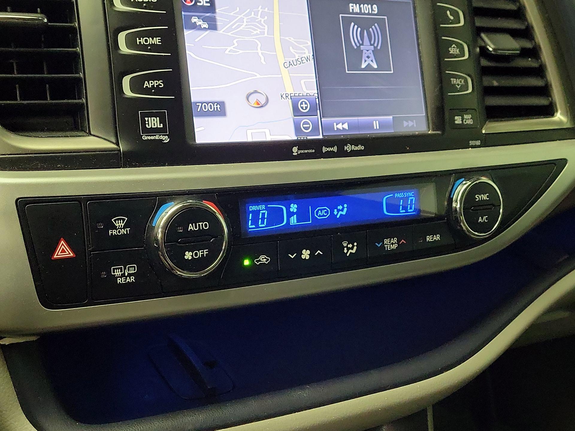 Thumbnail: 2016 Toyota Highlander - 16