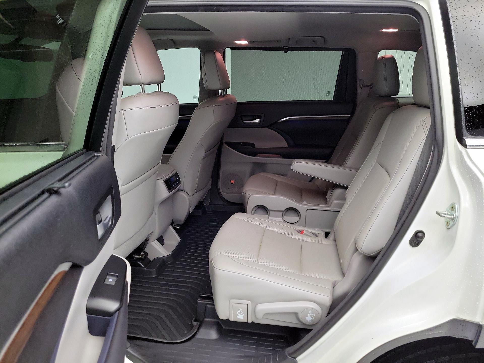 Thumbnail: 2016 Toyota Highlander - 20