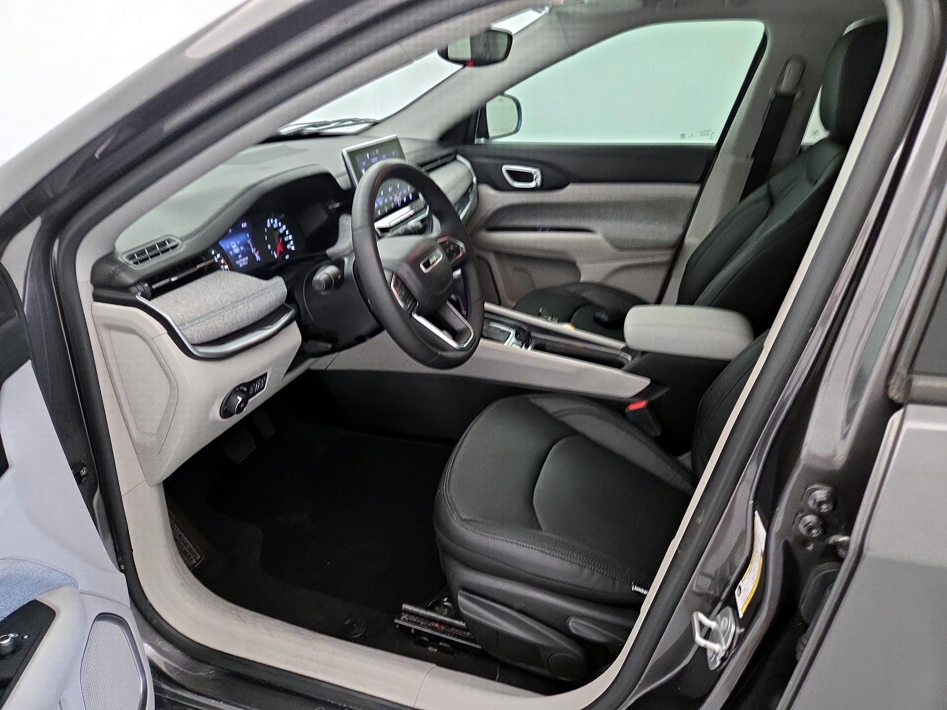 Thumbnail: 2022 Jeep Compass - 11