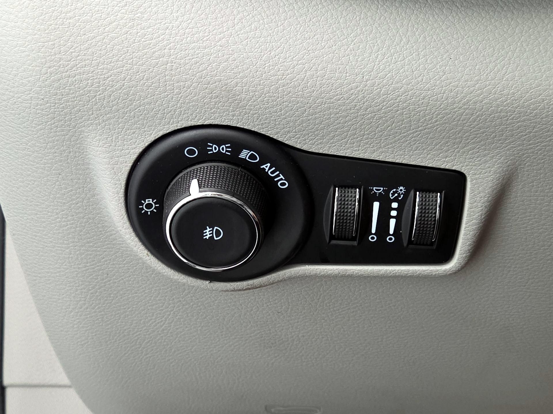Thumbnail: 2022 Jeep Compass - 13