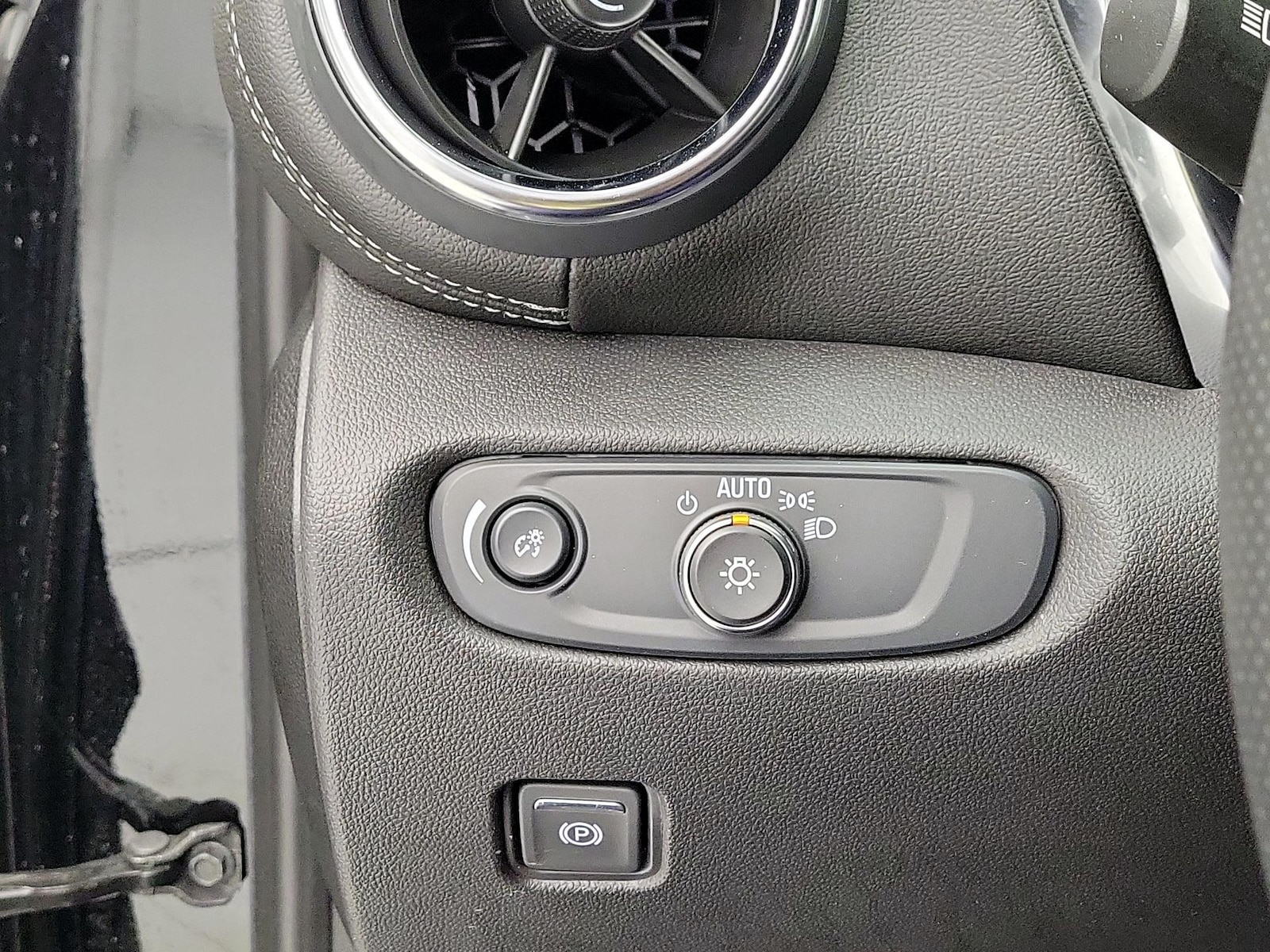 2025 Chevrolet Blazer 2LT - Photo 14