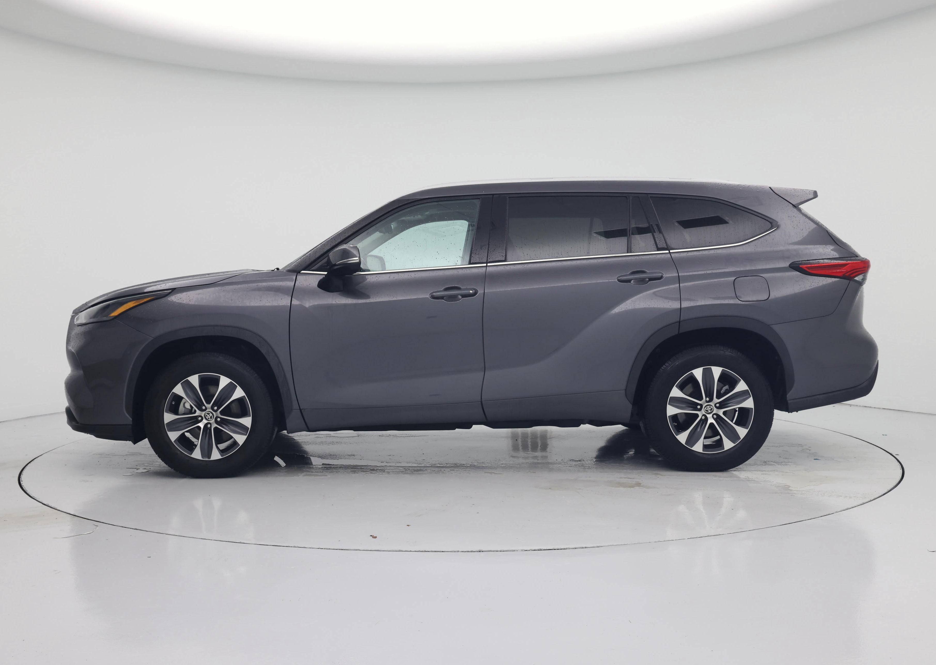 Thumbnail: 2022 Toyota Highlander - 3