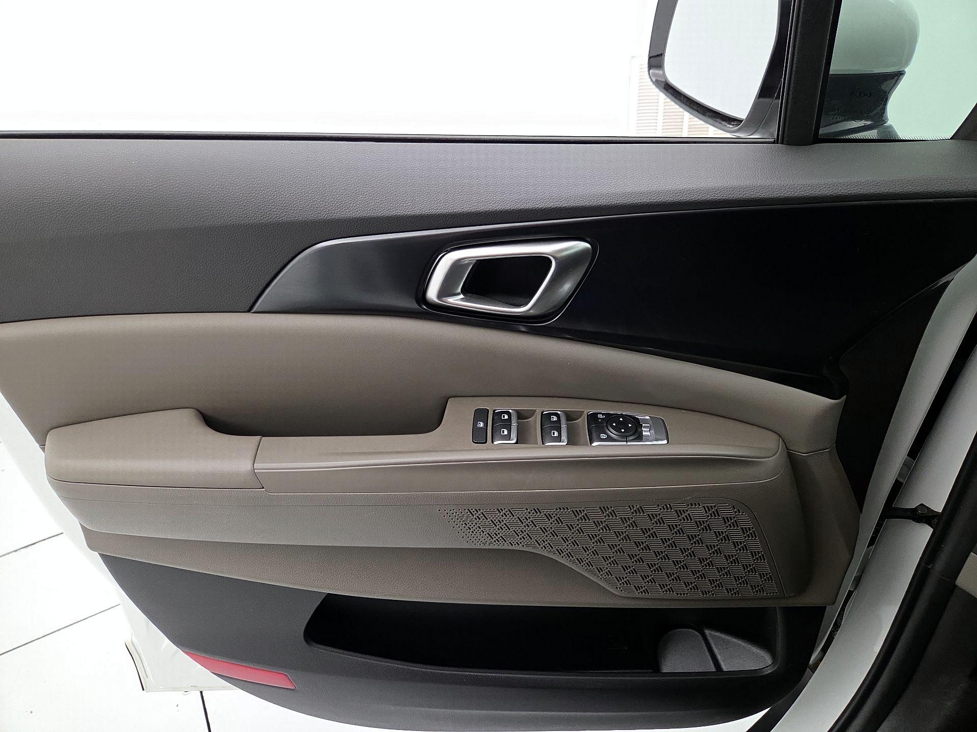 Thumbnail: 2025 Kia Carnival - 12