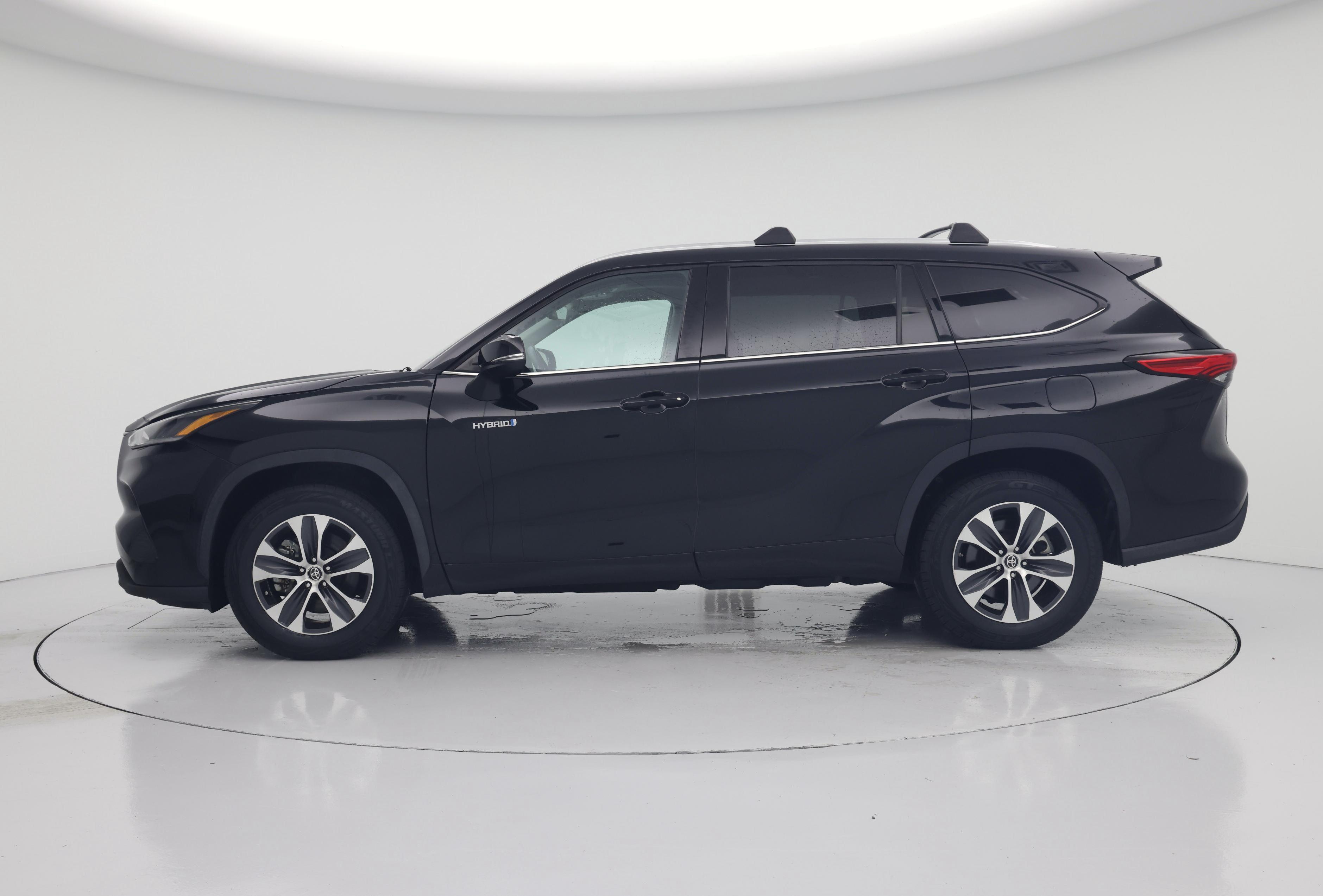Thumbnail: 2021 Toyota Highlander - 3