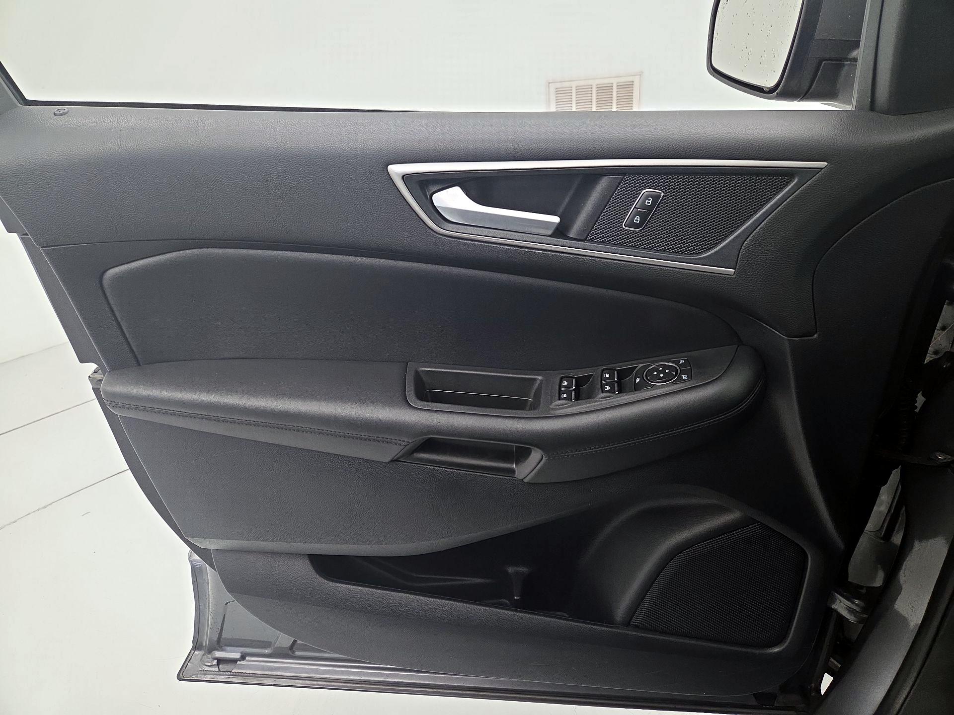 Thumbnail: 2021 Ford Edge - 12