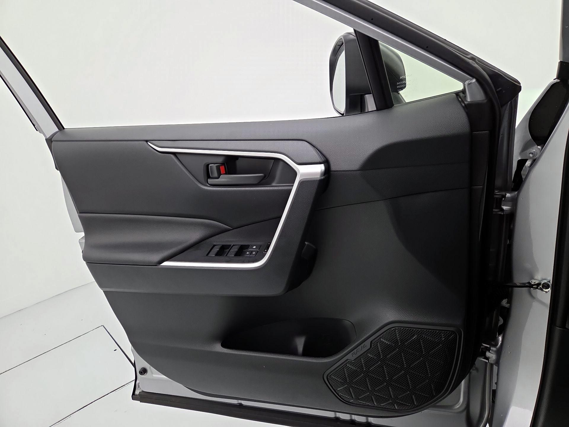 Thumbnail: 2025 Toyota RAV4 - 12