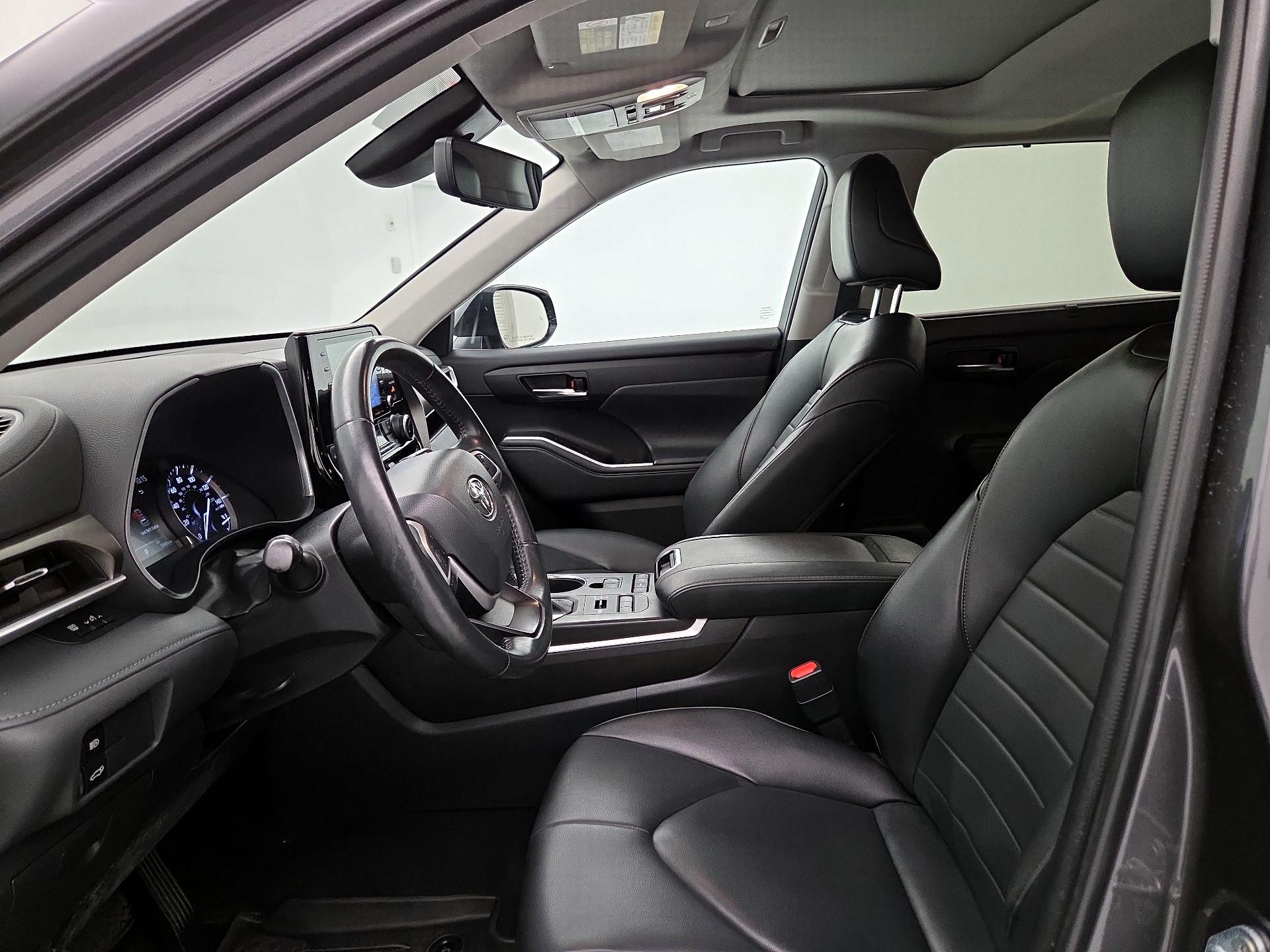 Thumbnail: 2022 Toyota Highlander - 11