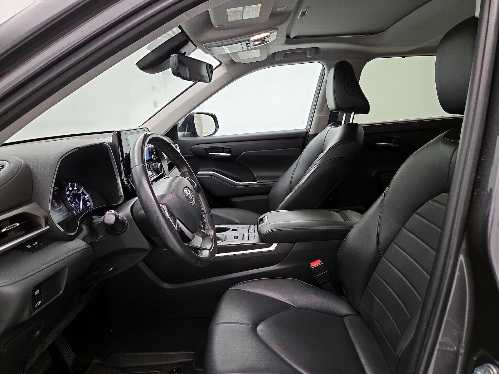 2022 Toyota Highlander XLE - Photo 12