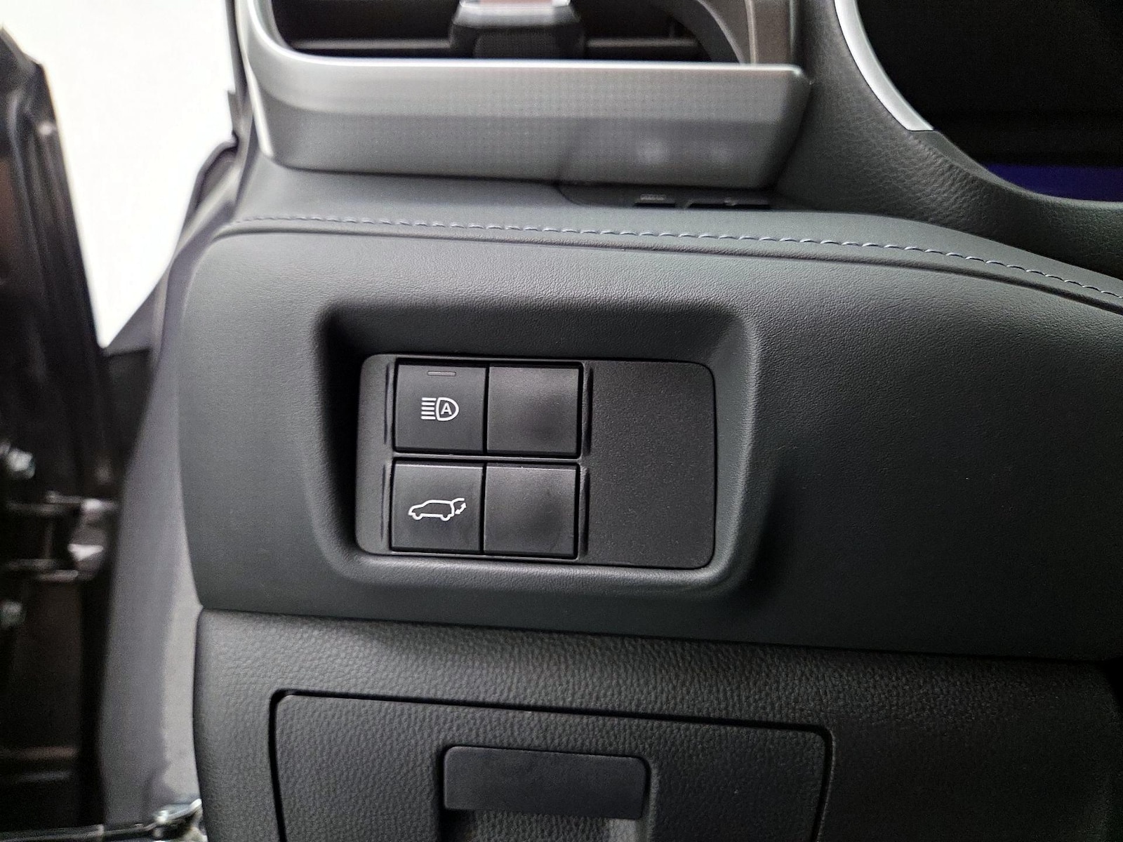 2022 Toyota Highlander XLE - Photo 14