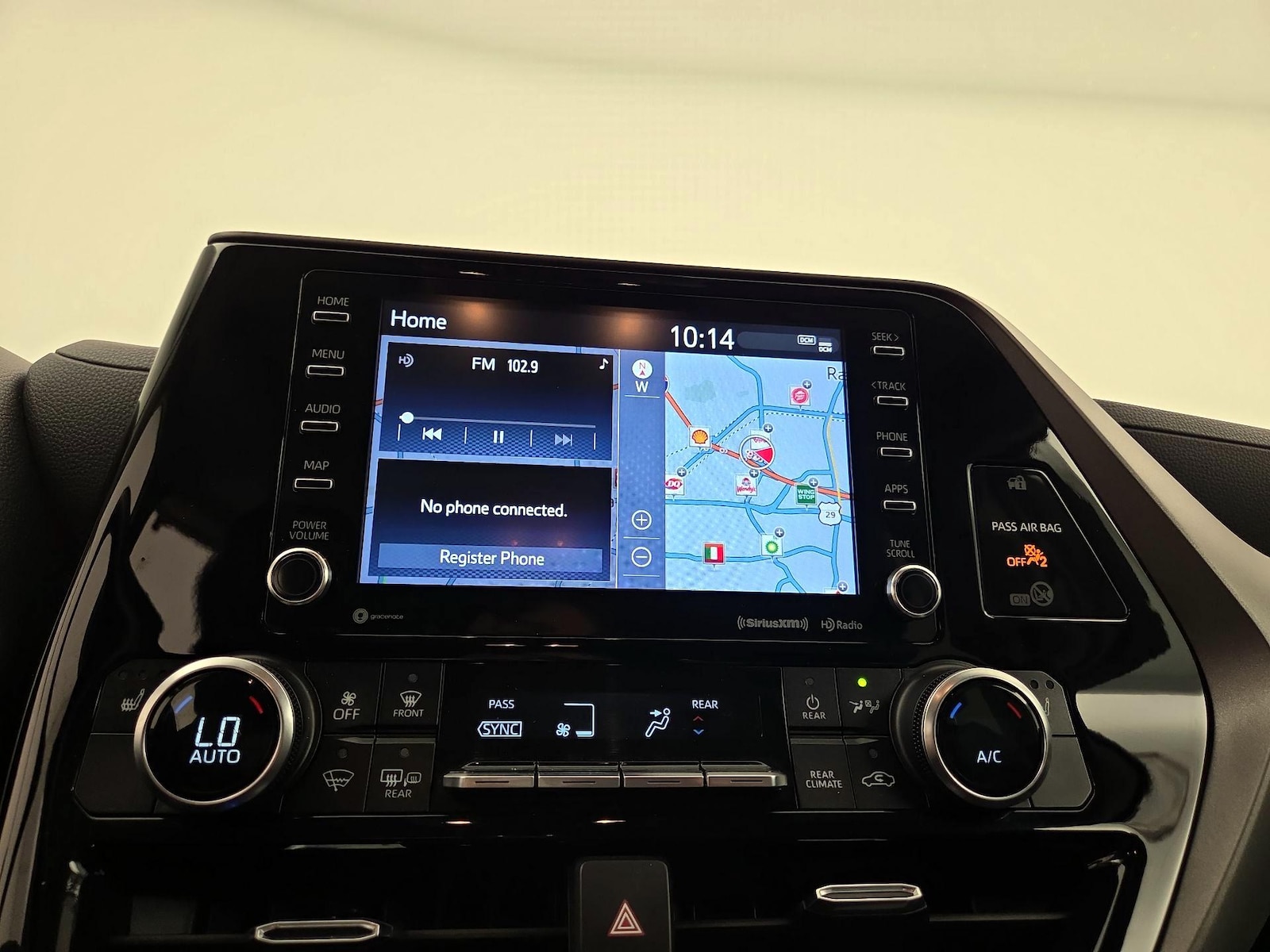 2022 Toyota Highlander XLE - Photo 17
