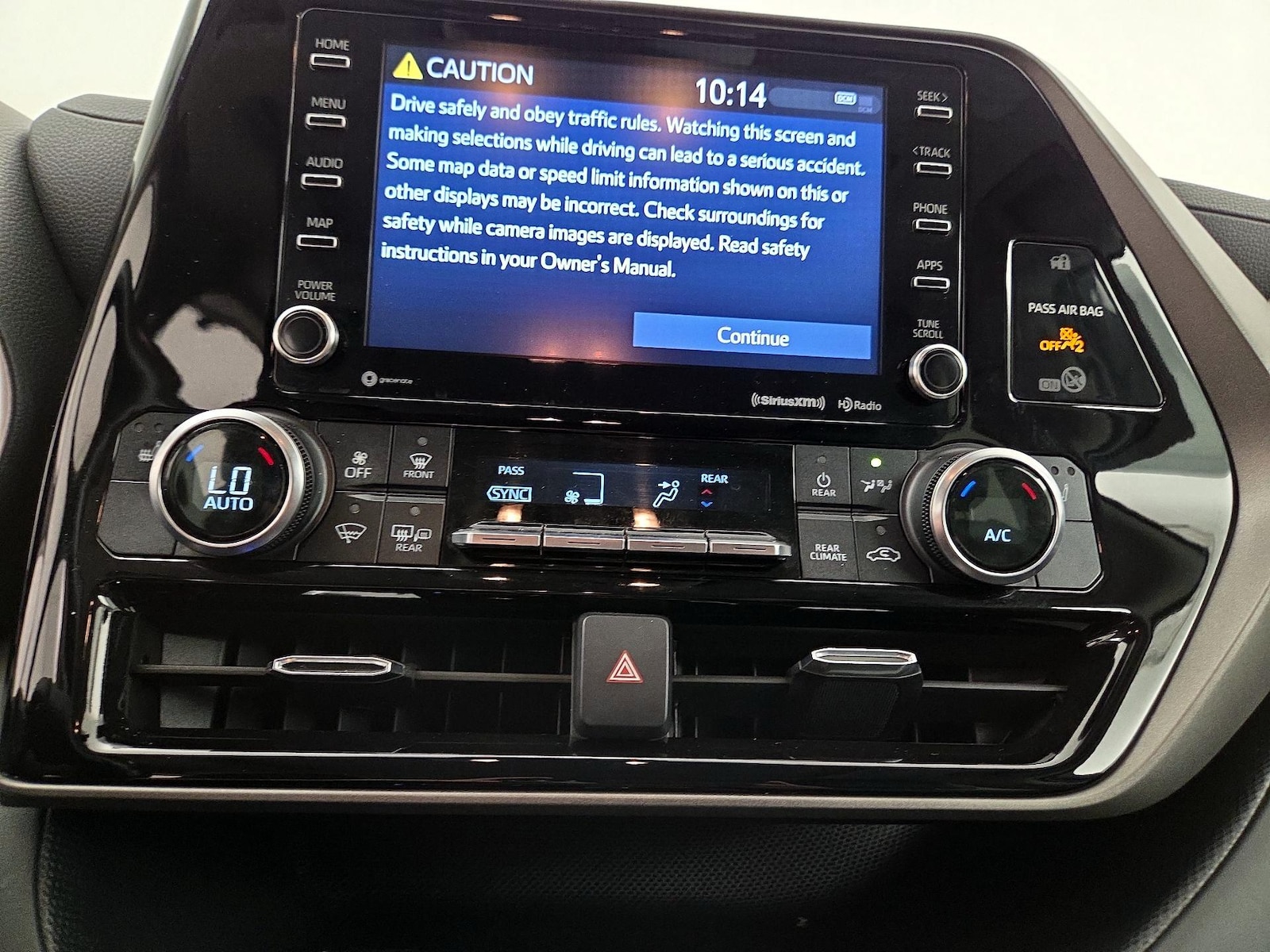 2022 Toyota Highlander XLE - Photo 18