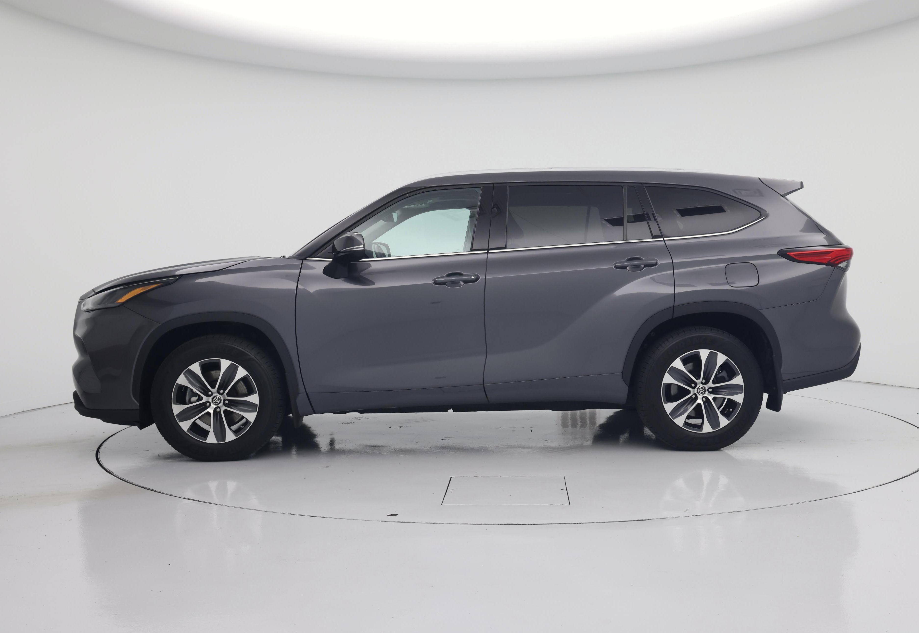 Thumbnail: 2022 Toyota Highlander - 3