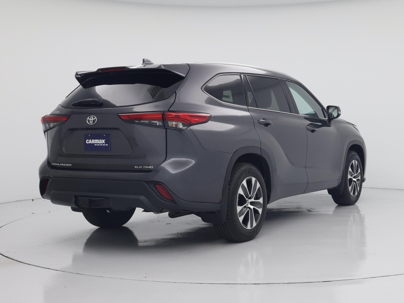 2022 Toyota Highlander XLE - Photo 9