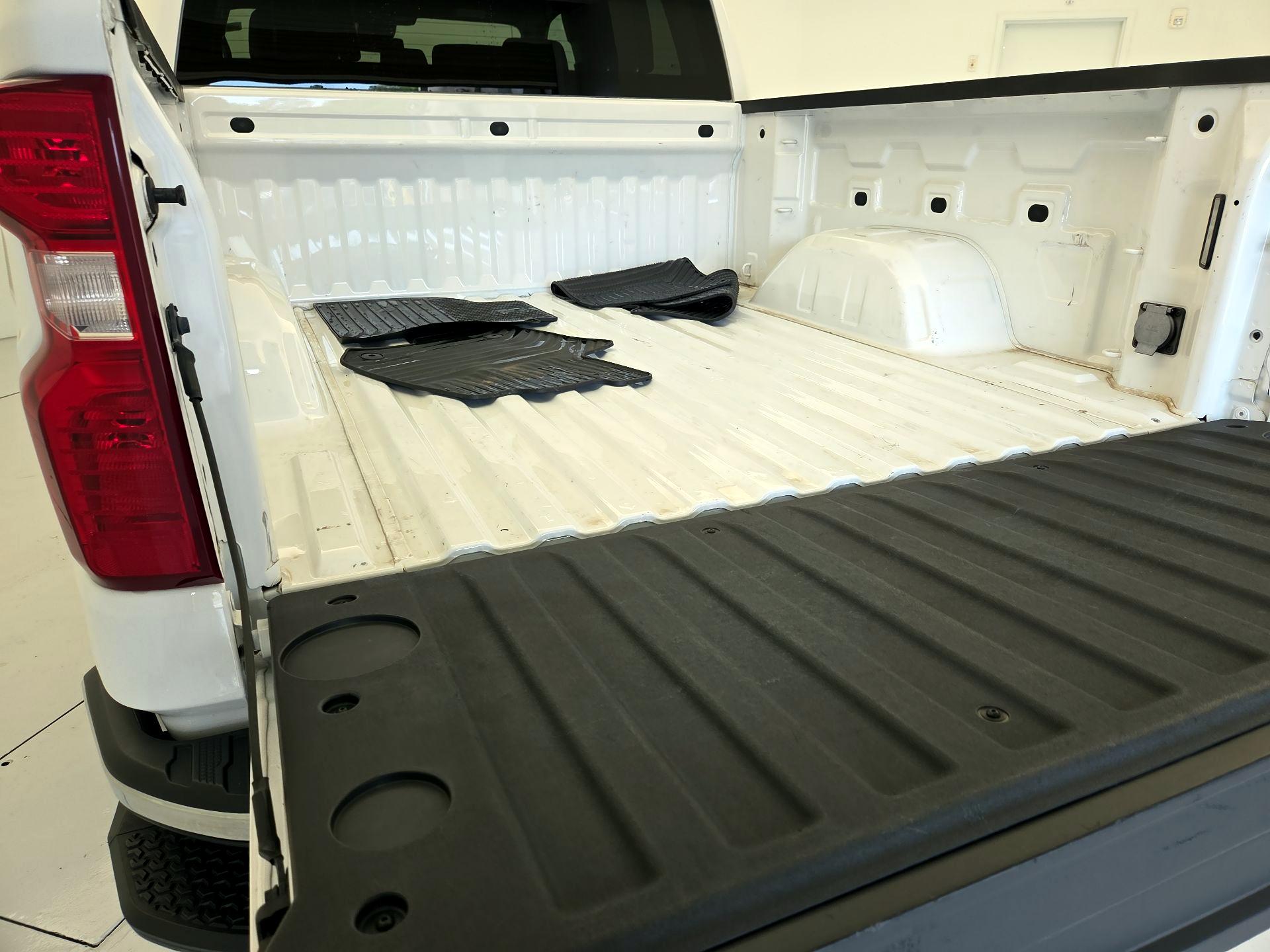 Thumbnail: 2023 Chevrolet Silverado 1500 - 20