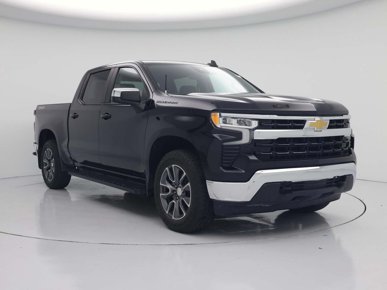 2023 Chevrolet Silverado 1500 LT - Photo 2