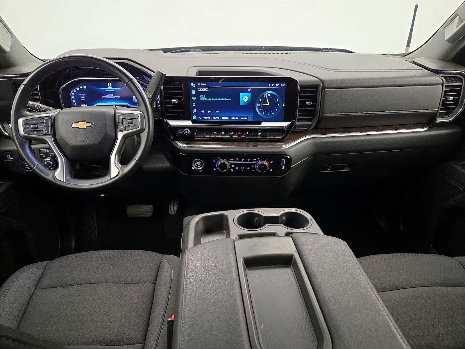 2023 Chevrolet Silverado 1500 LT - Photo 10