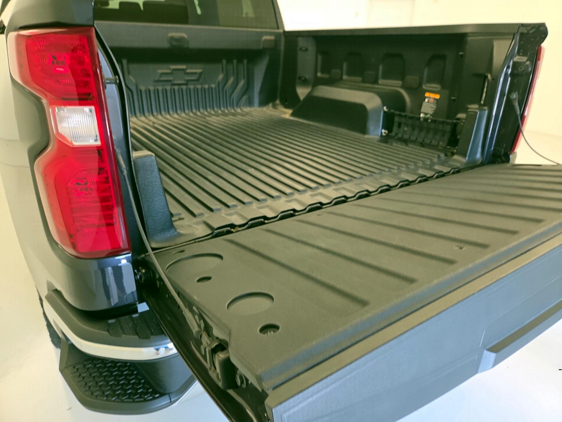 Thumbnail: 2023 Chevrolet Silverado 1500 - 20