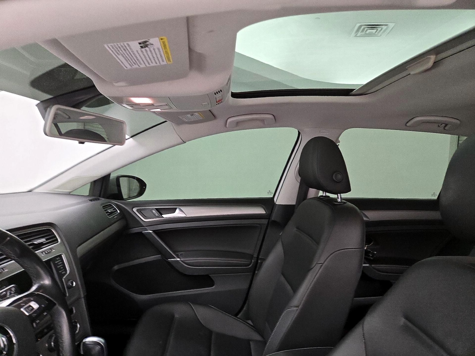 2017 Volkswagen Golf Wolfsburg Edition - Photo 20