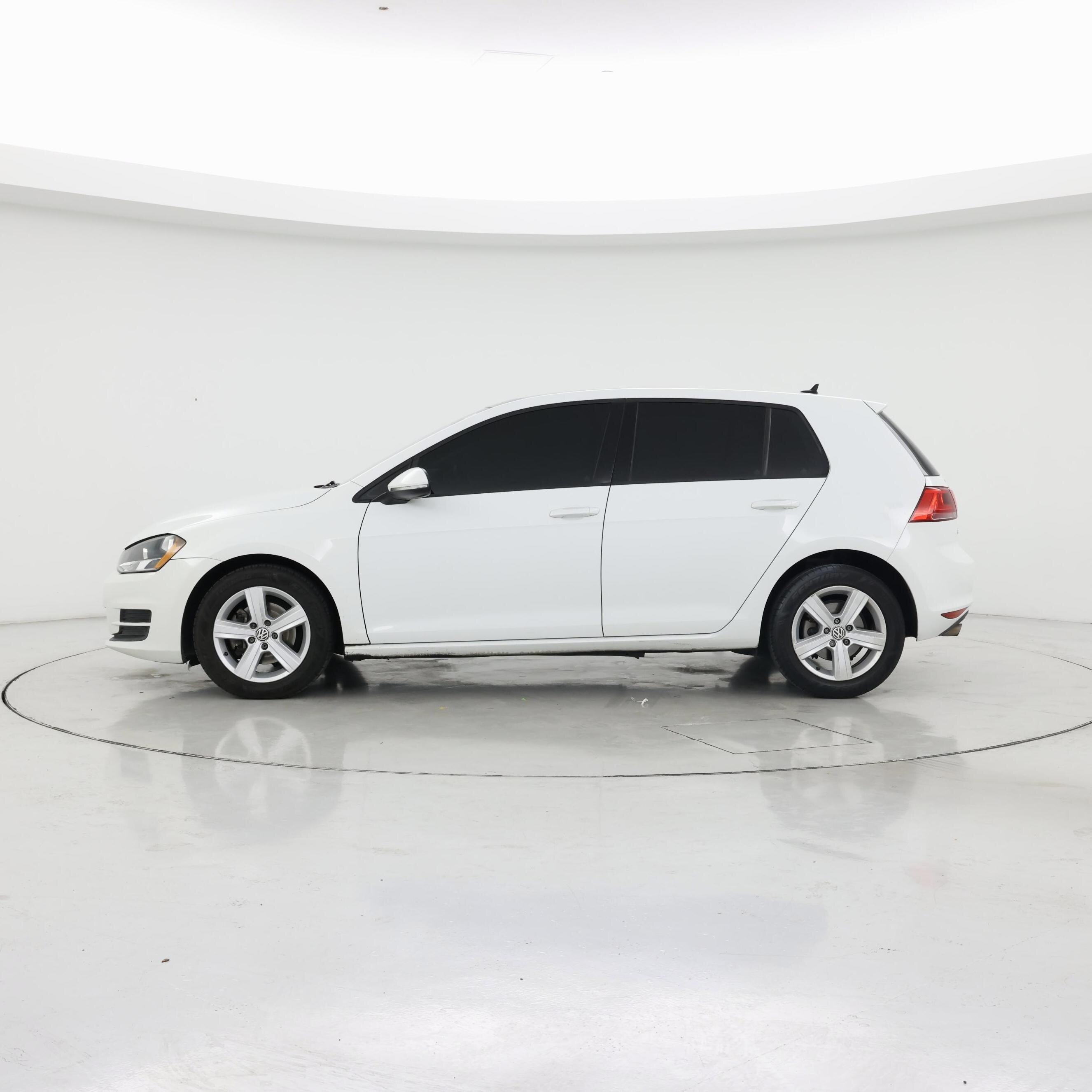 Thumbnail: 2017 Volkswagen Golf - 3