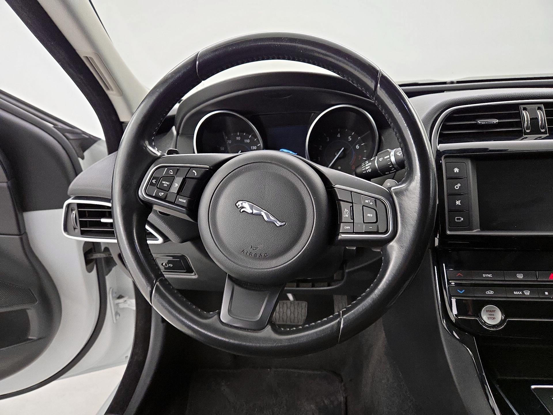 Thumbnail: 2018 Jaguar XE - 10