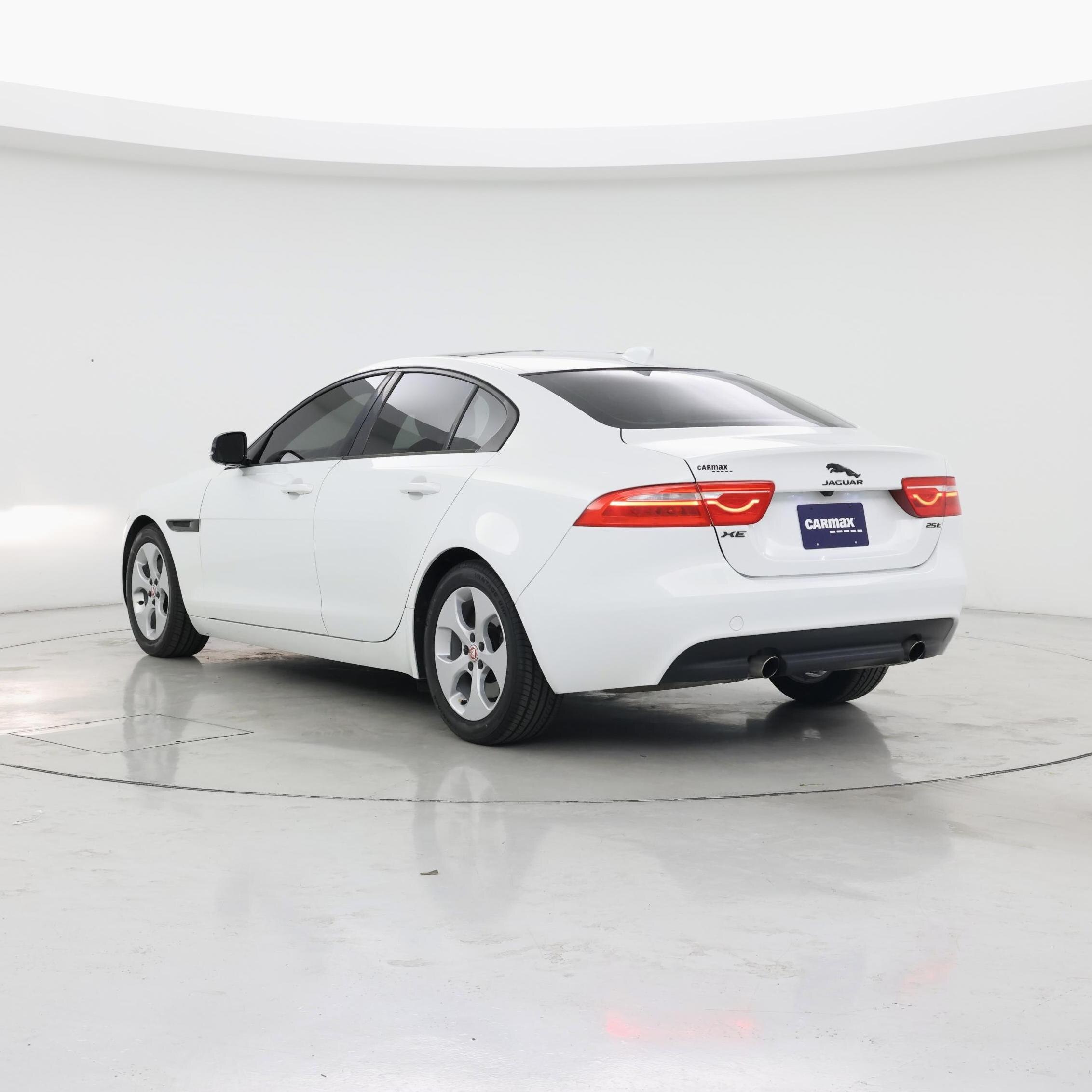 Thumbnail: 2018 Jaguar XE - 2