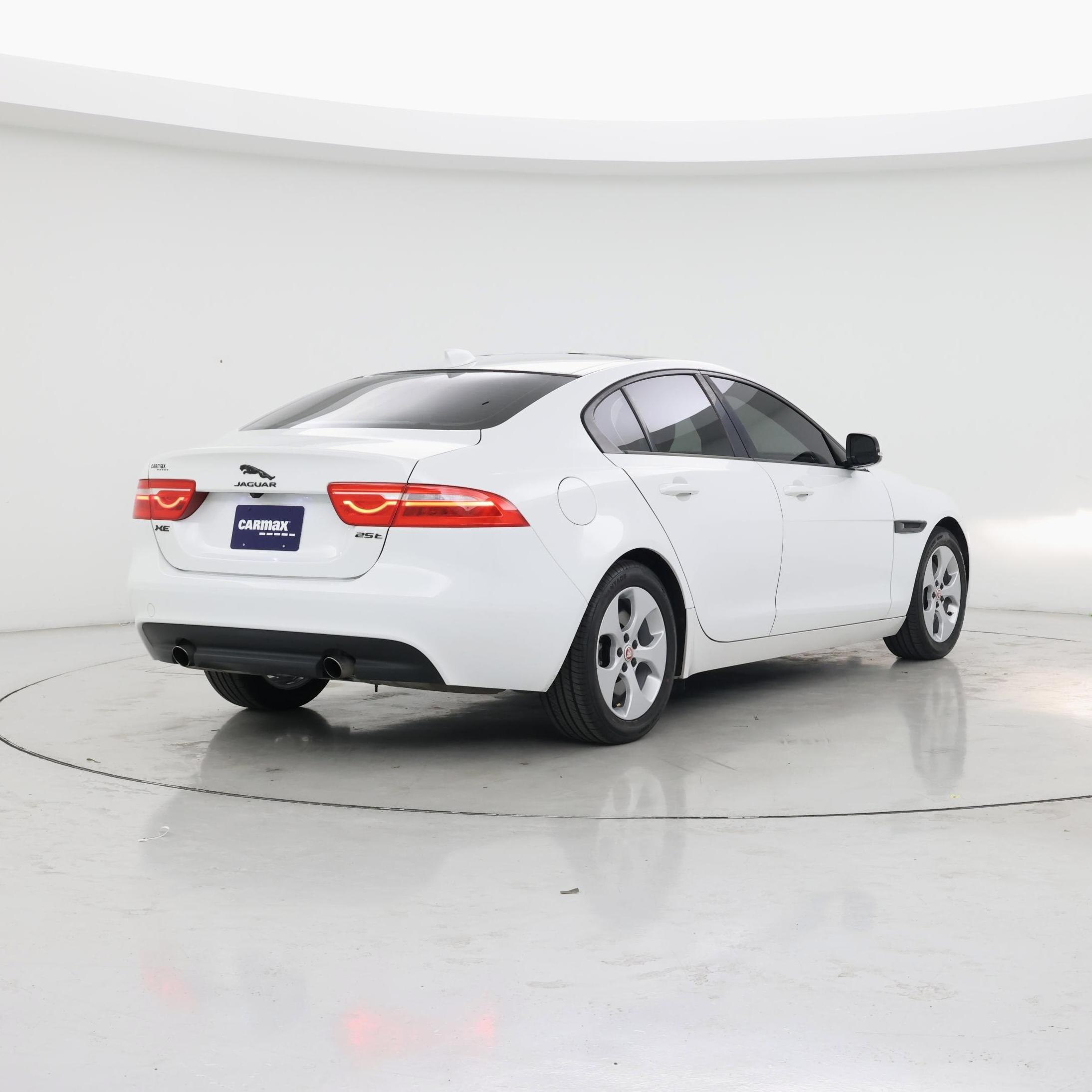 Thumbnail: 2018 Jaguar XE - 8