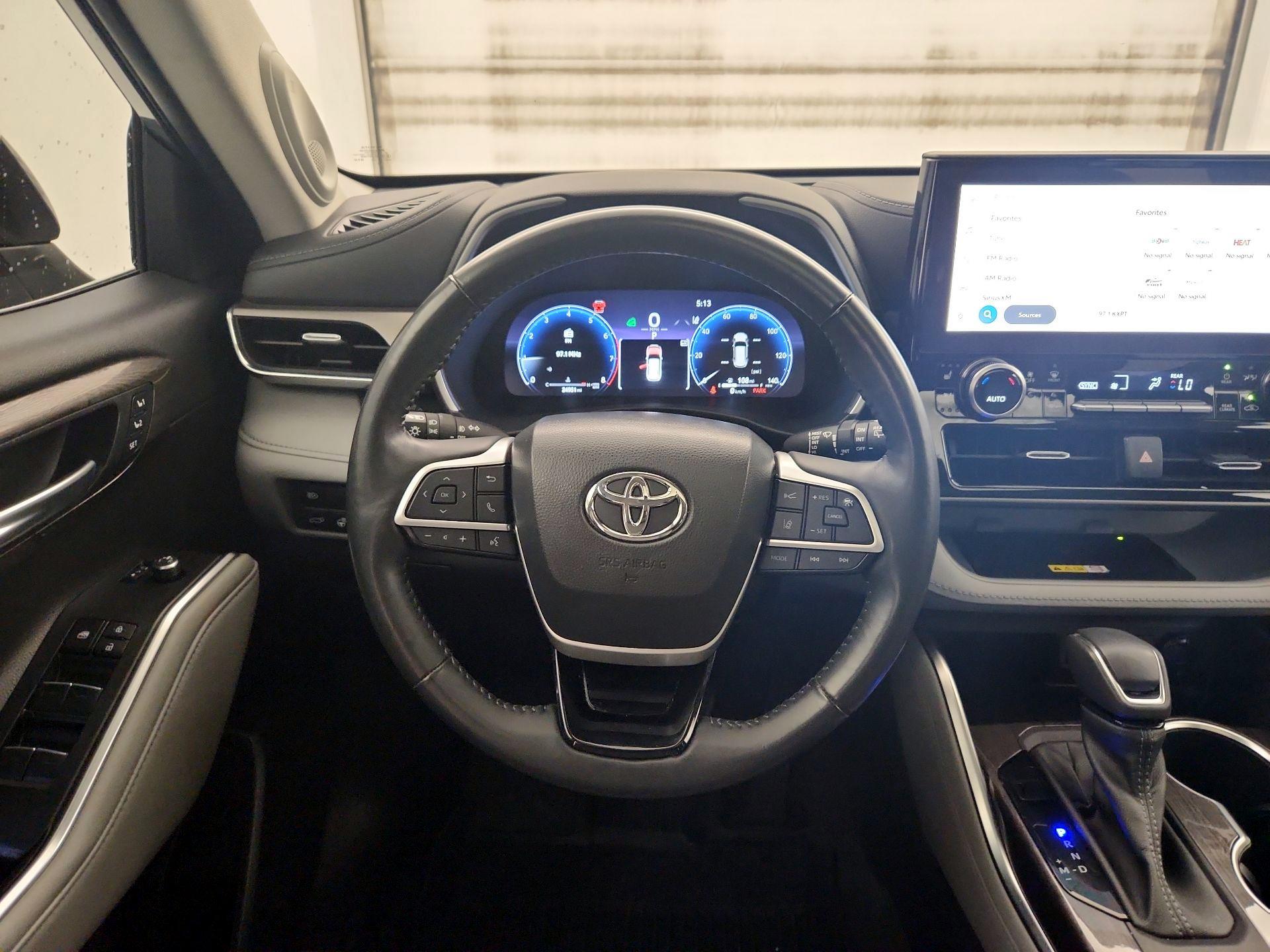Thumbnail: 2023 Toyota Highlander - 10