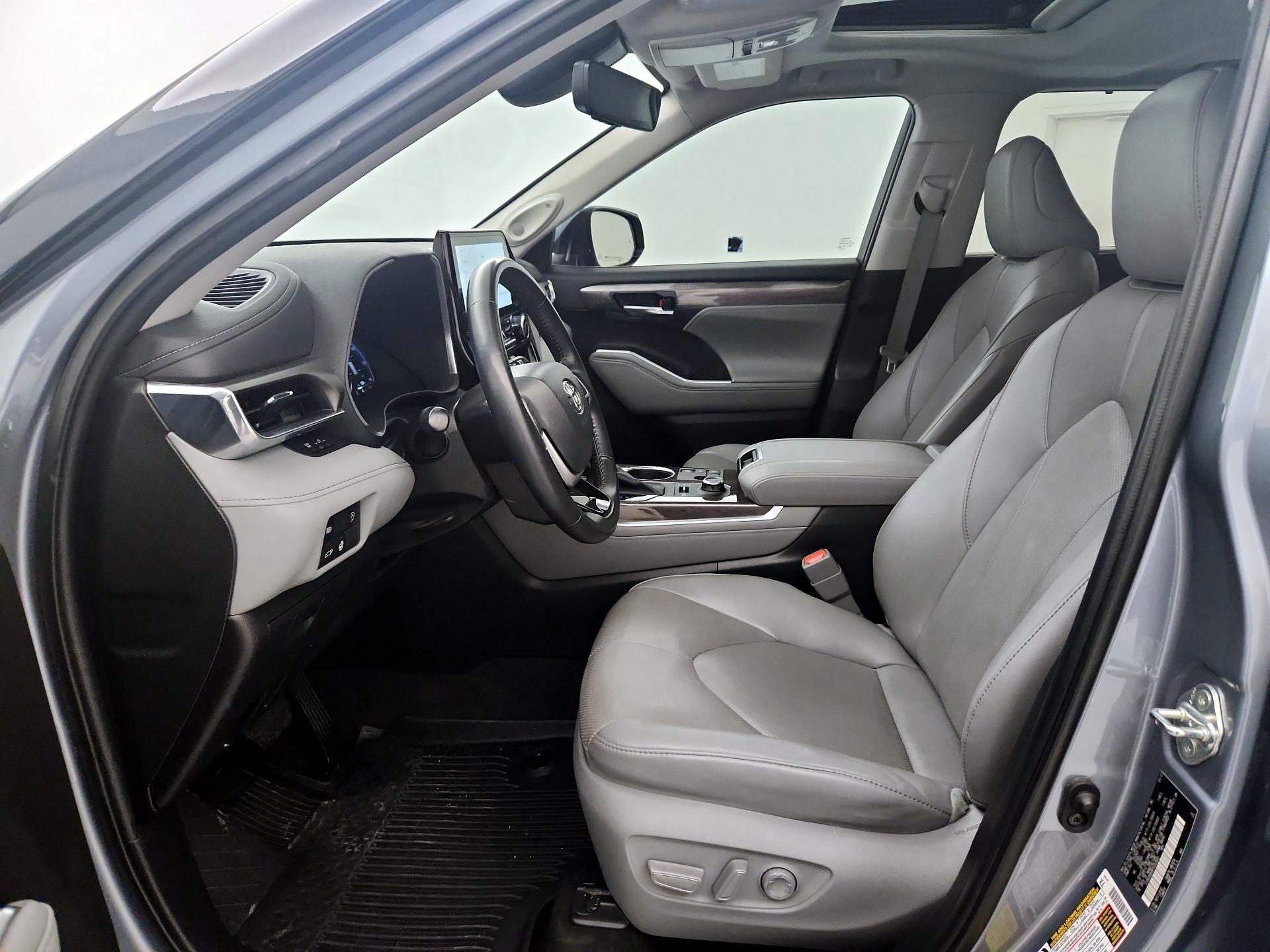 Thumbnail: 2023 Toyota Highlander - 11