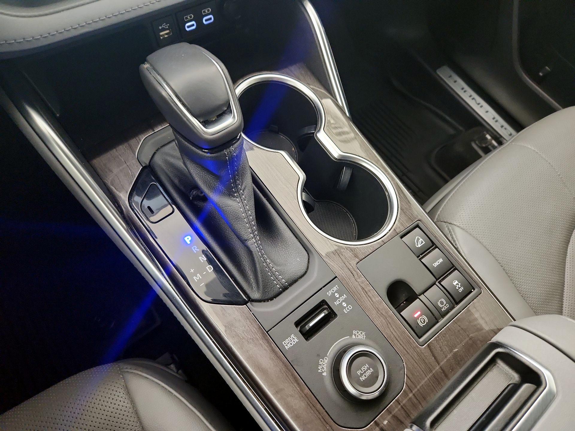 Thumbnail: 2023 Toyota Highlander - 17