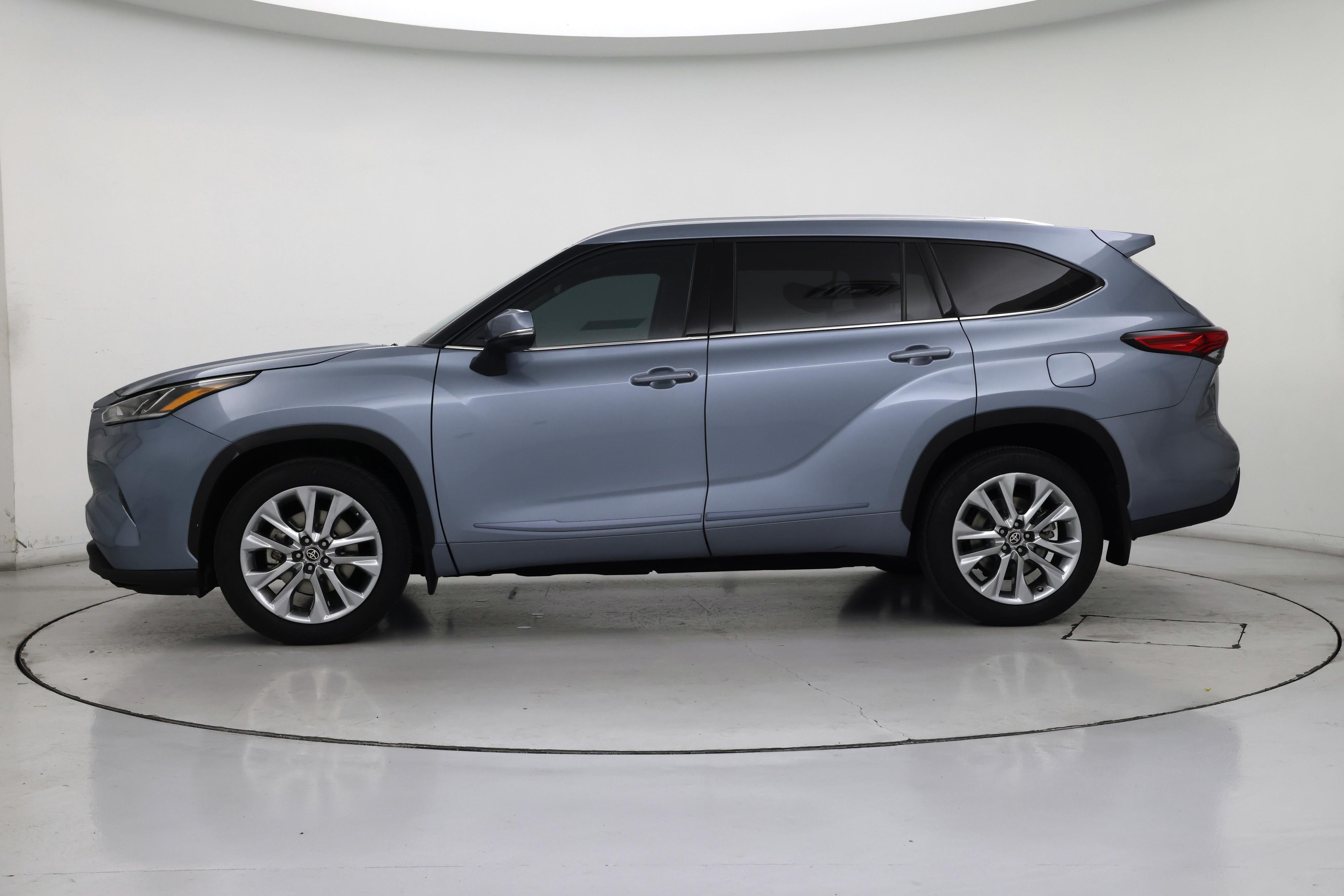 Thumbnail: 2023 Toyota Highlander - 3