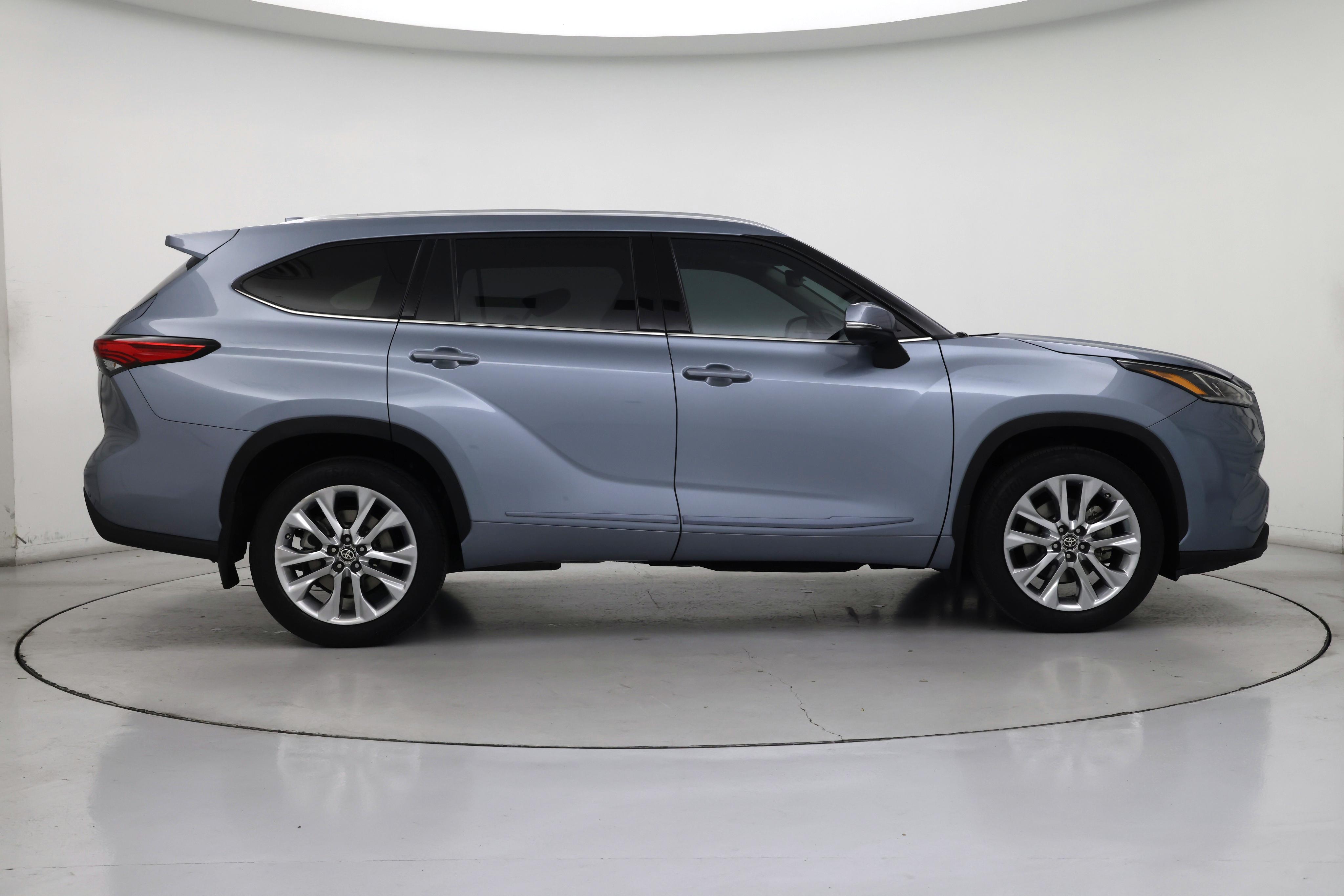Thumbnail: 2023 Toyota Highlander - 7