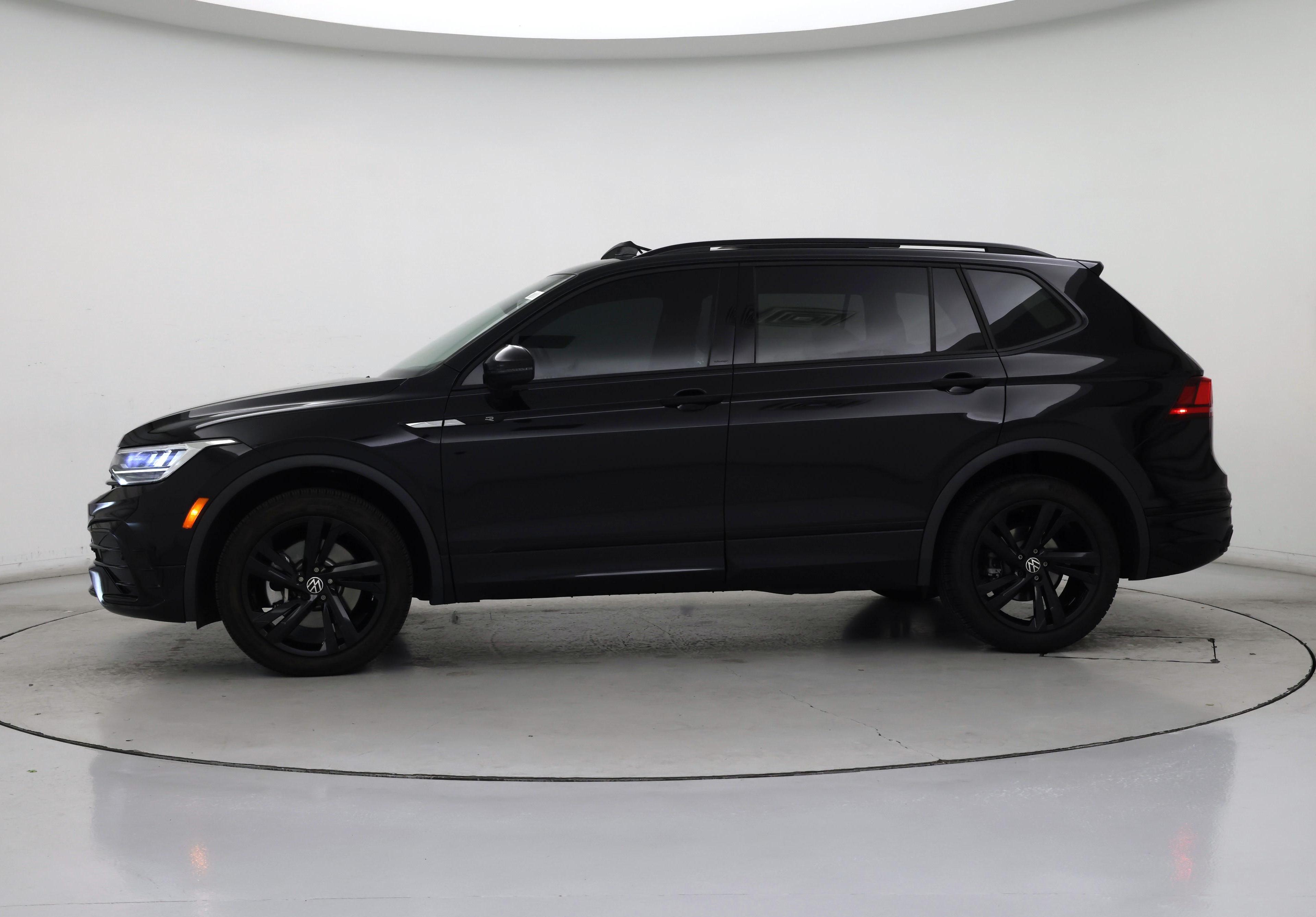 Thumbnail: 2023 Volkswagen Tiguan - 3