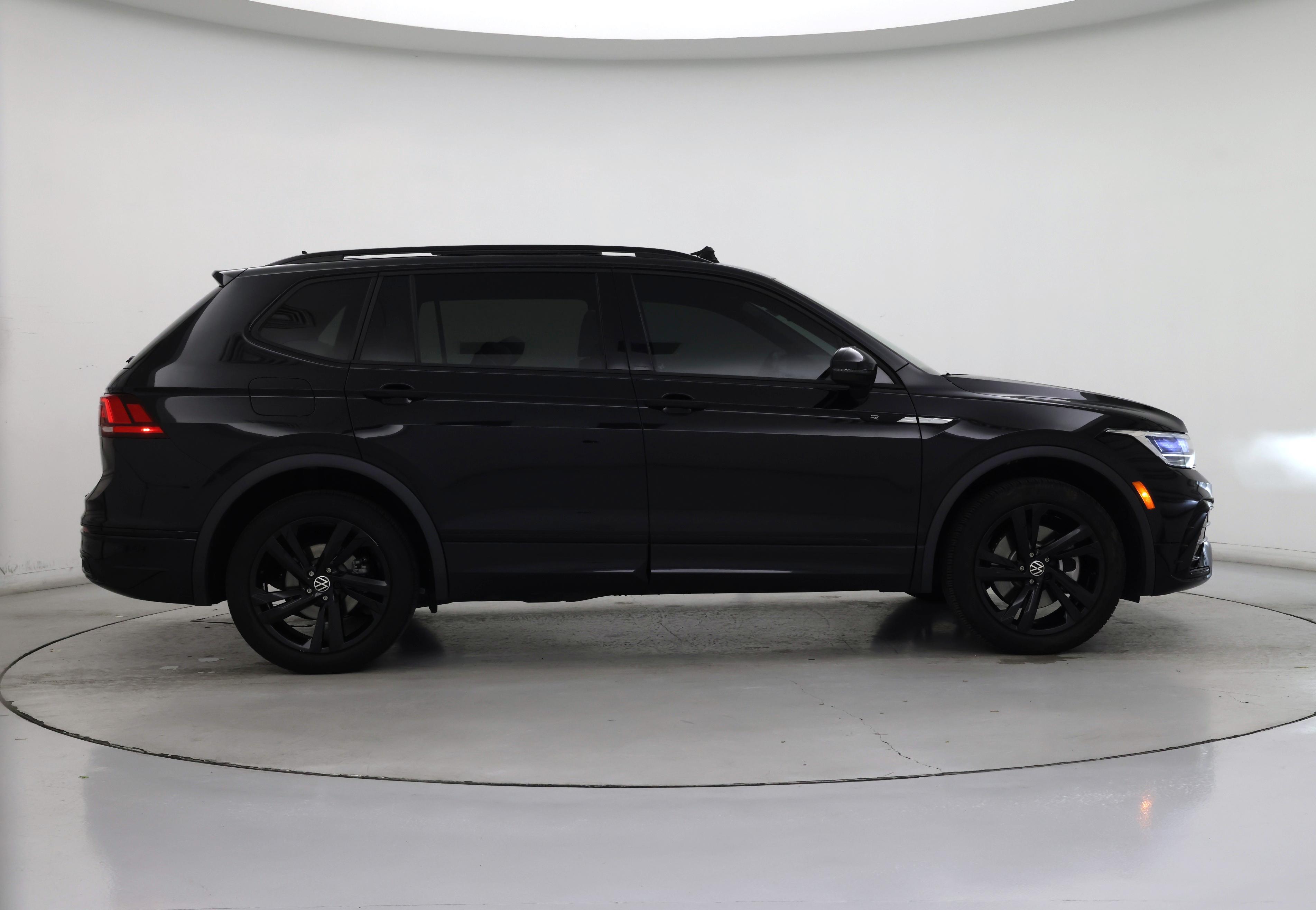 Thumbnail: 2023 Volkswagen Tiguan - 7