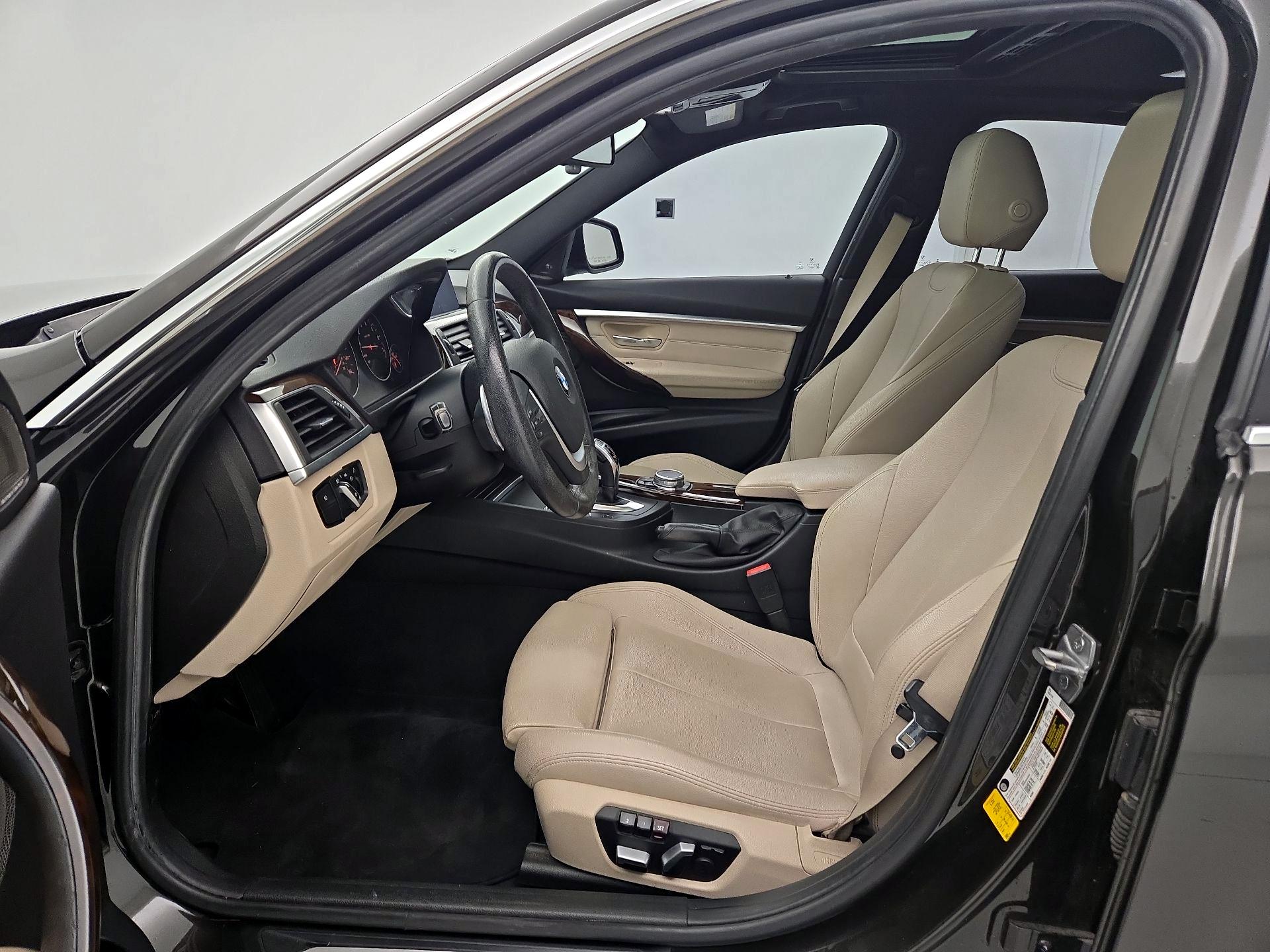 Thumbnail: 2016 BMW 3 Series - 11