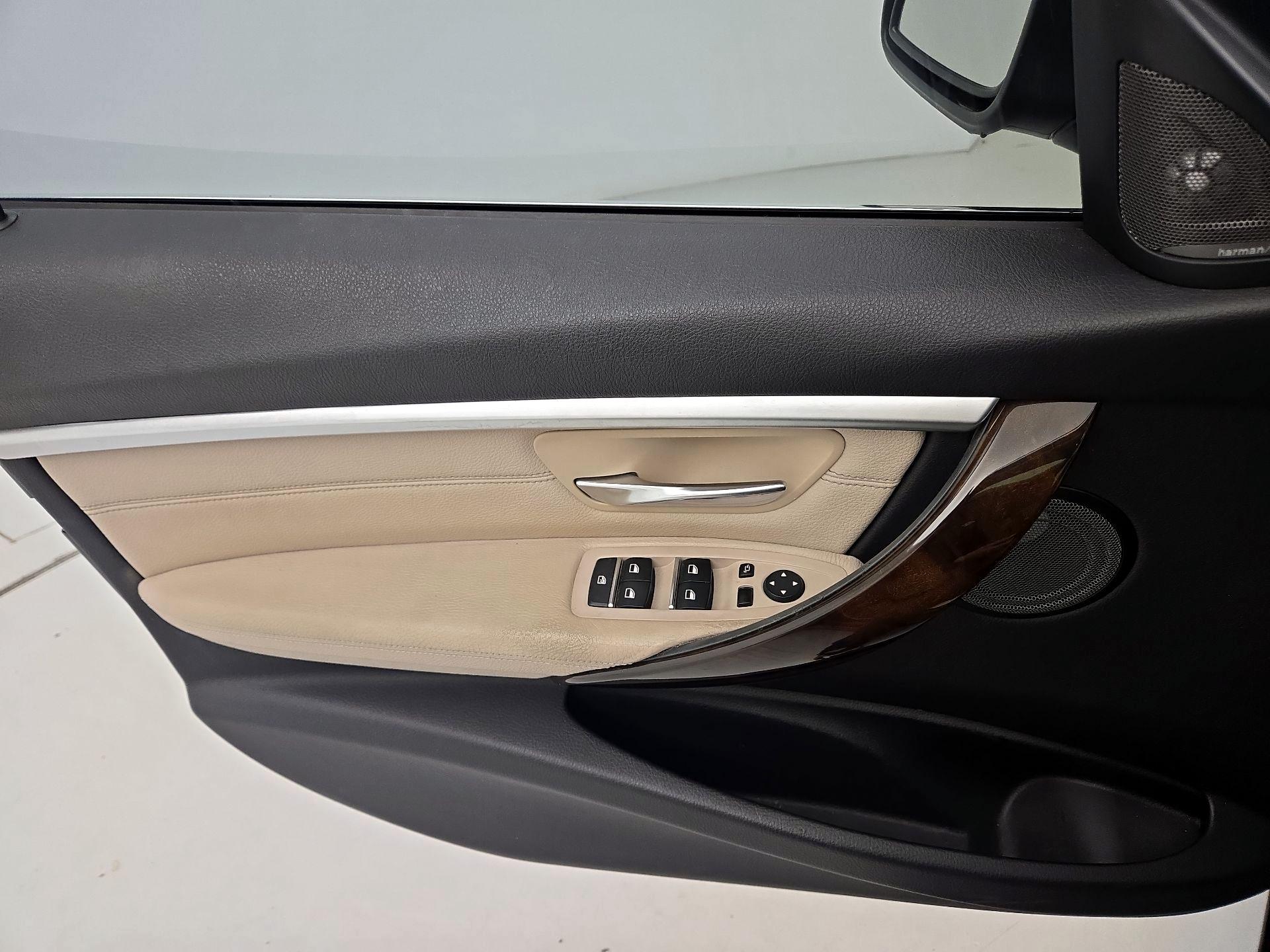 Thumbnail: 2016 BMW 3 Series - 12