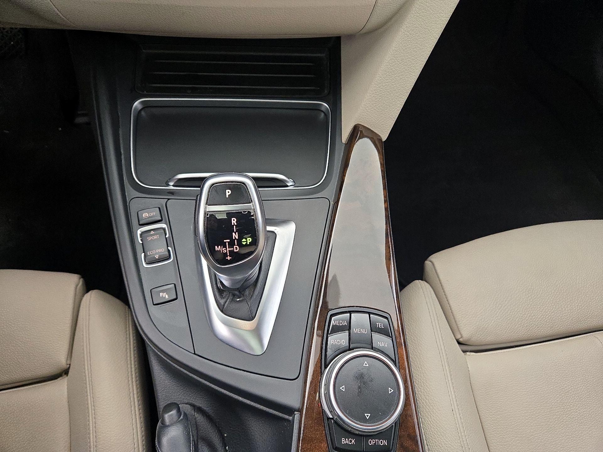 Thumbnail: 2016 BMW 3 Series - 18