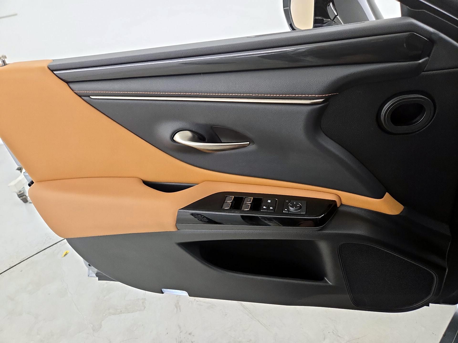 Thumbnail: 2023 Lexus ES - 12