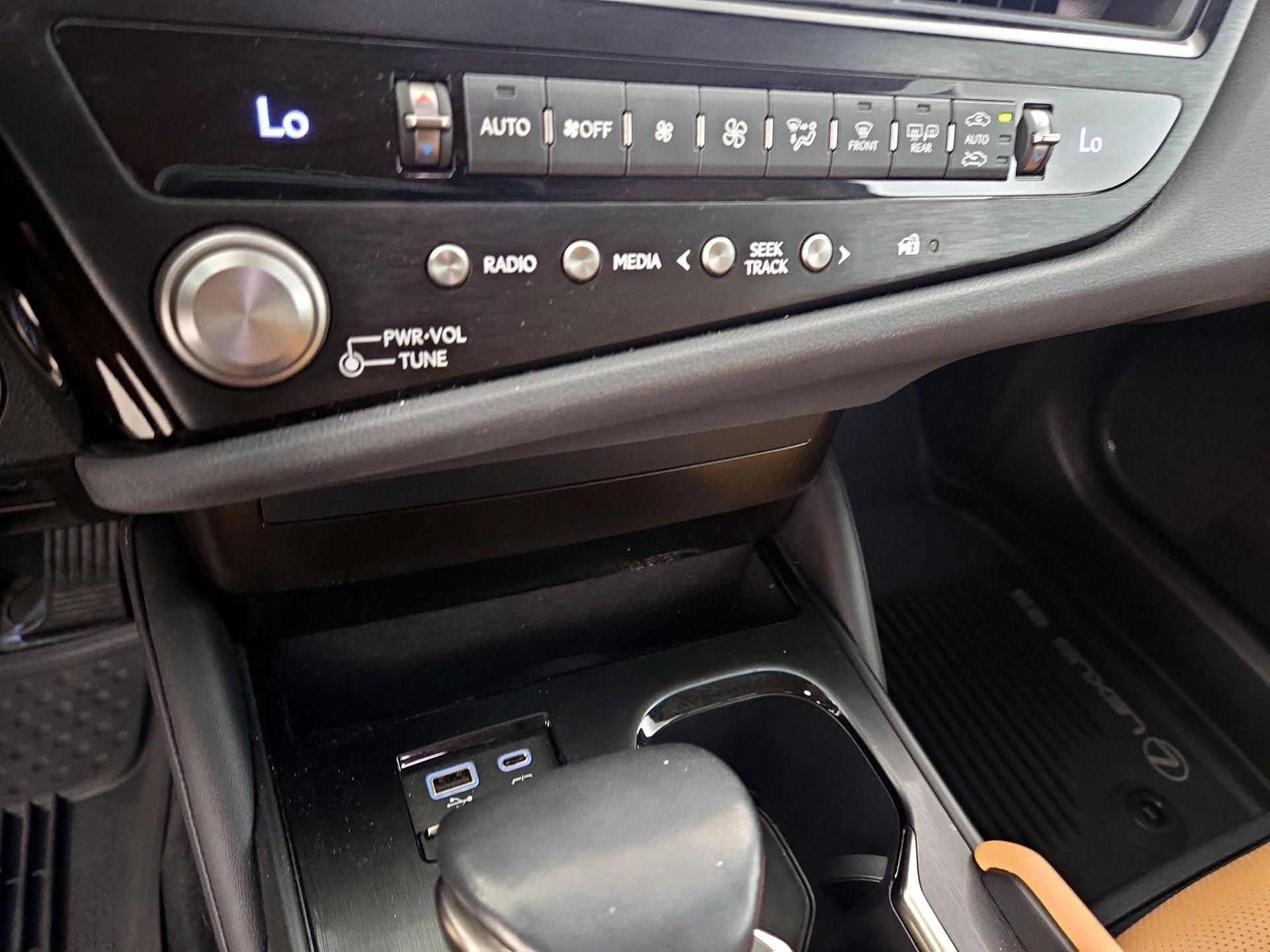 Thumbnail: 2023 Lexus ES - 16