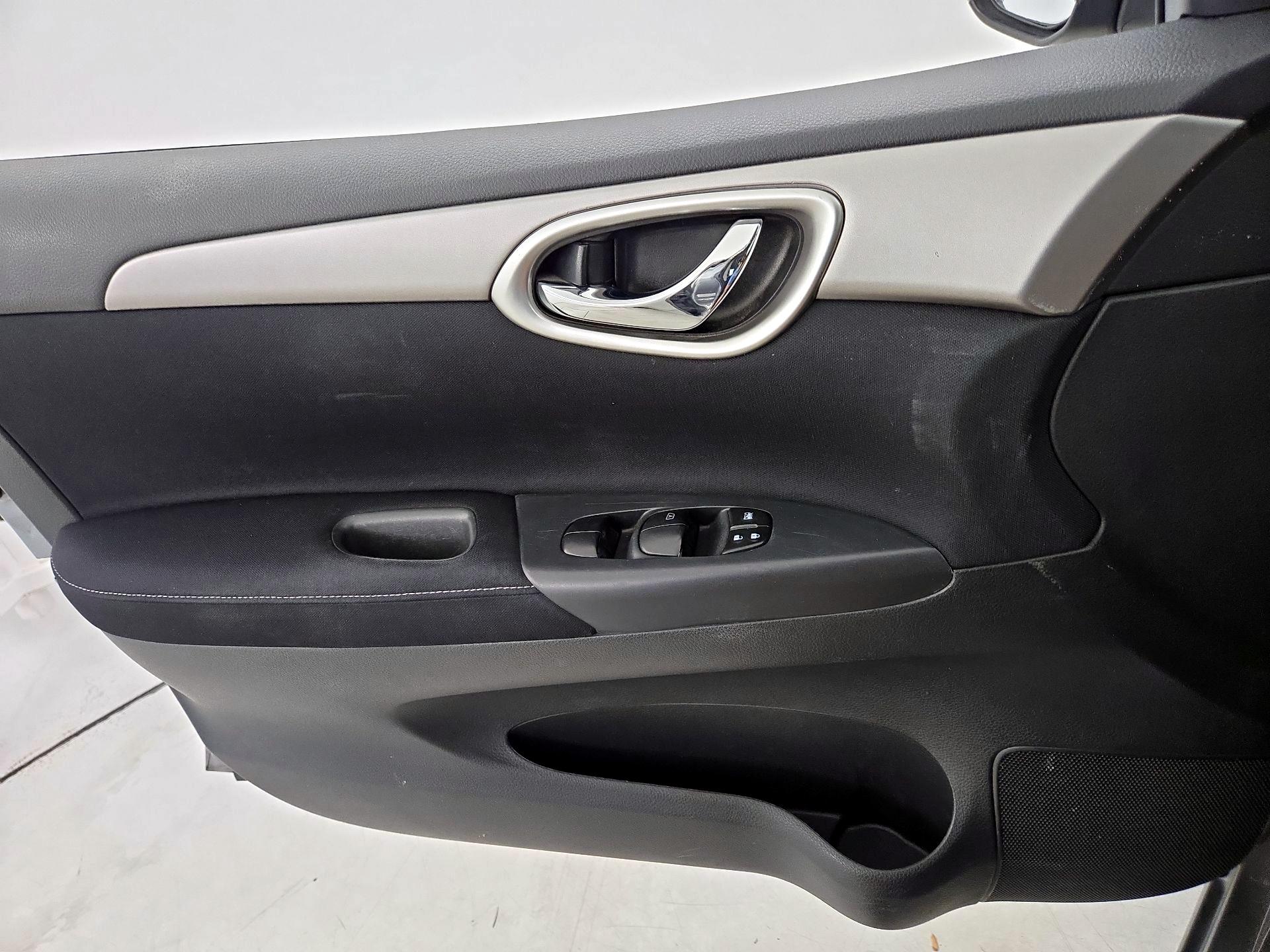 Thumbnail: 2014 Nissan Sentra - 12
